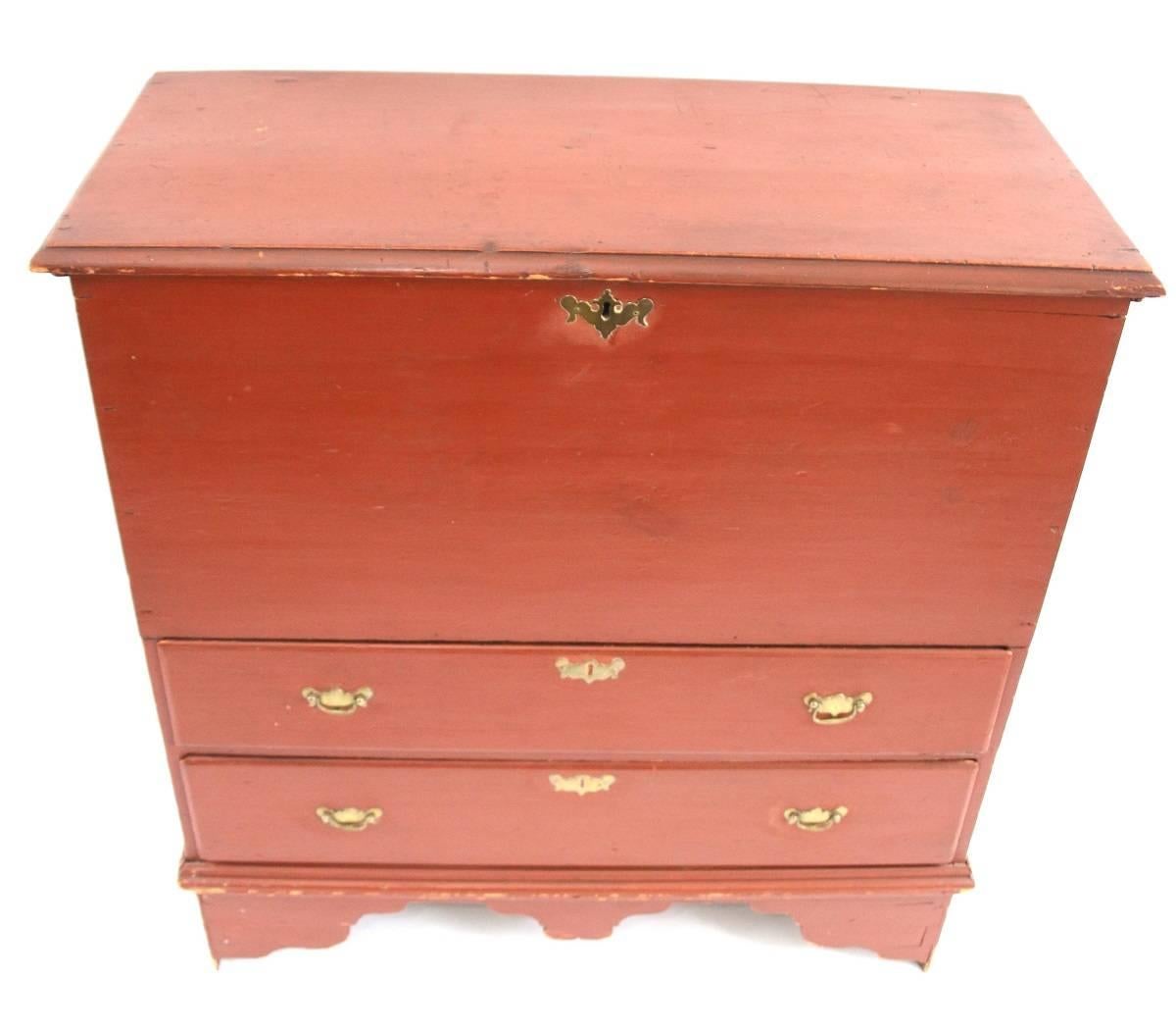 New England Queen Anne Red Painted Two-Drawer Blanket Chest For Sale 1