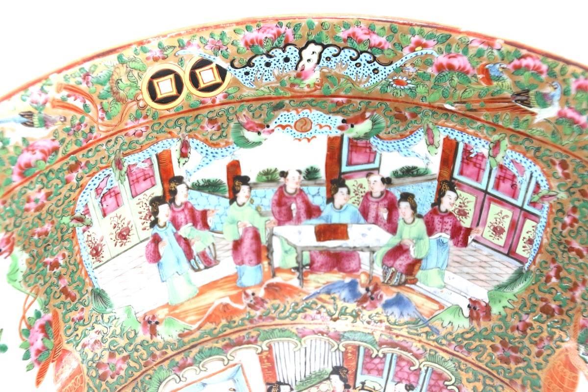 Mid-19th Century 19th Century Chinese Export Porcelain Rose Medallion Bowl For Sale