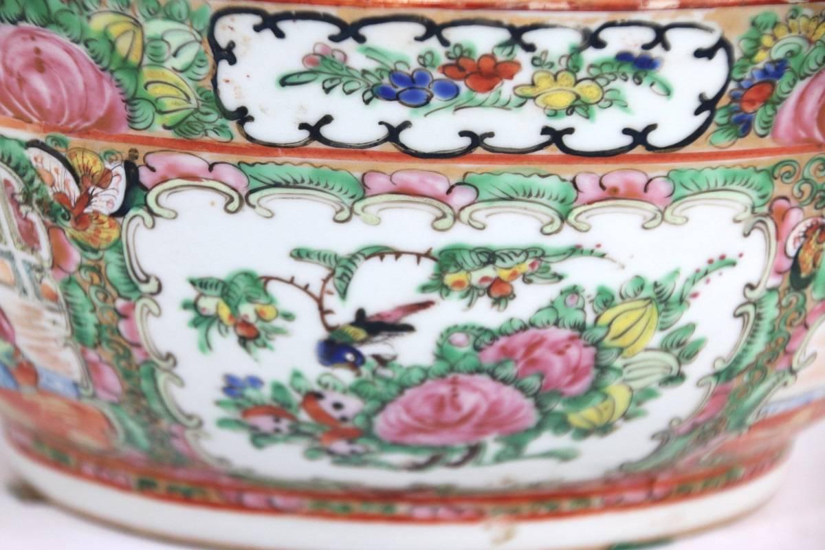 19th Century Chinese Export Rose Medallion Bowl For Sale 4