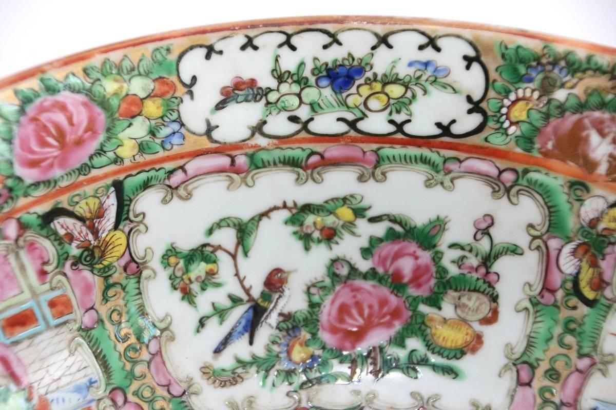19th Century Chinese Export Rose Medallion Bowl For Sale 2