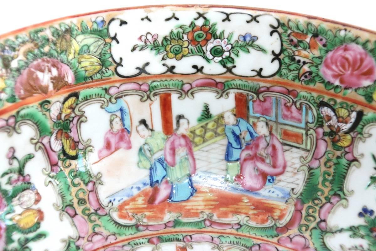 19th Century Chinese Export Rose Medallion Bowl For Sale 1