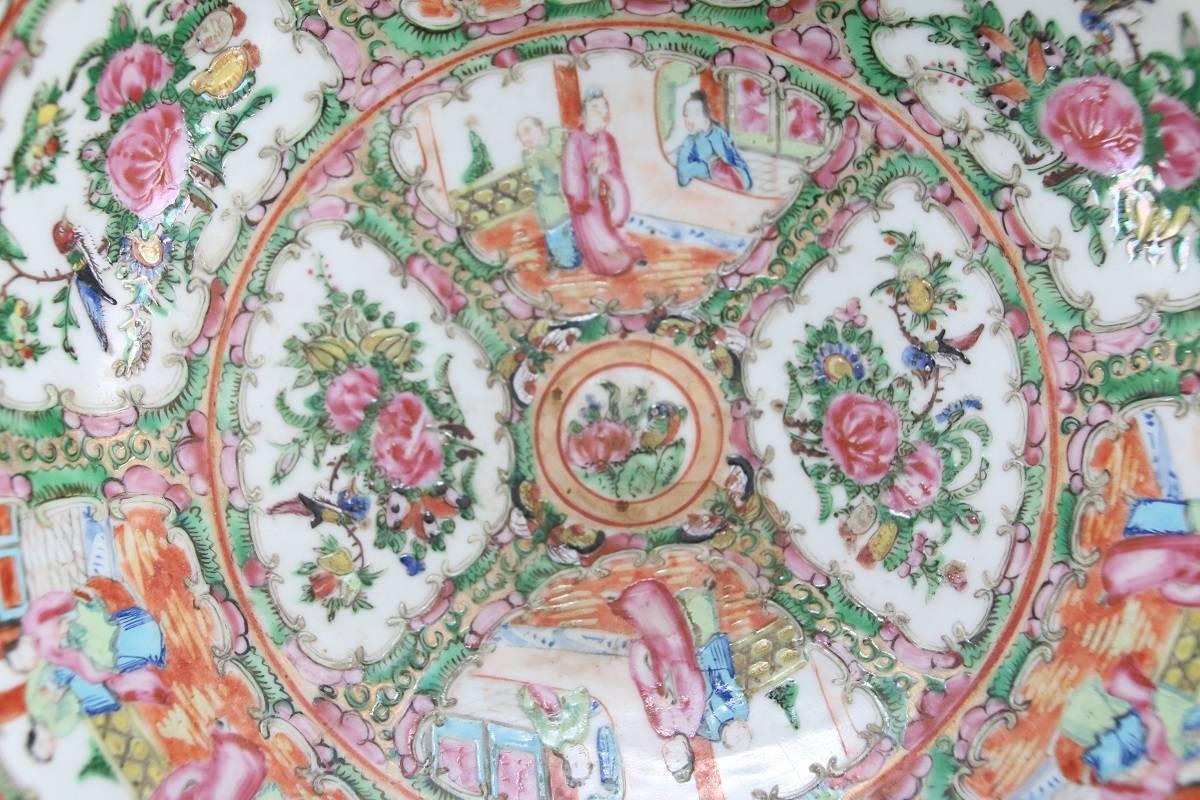 Porcelain 19th Century Chinese Export Rose Medallion Bowl For Sale