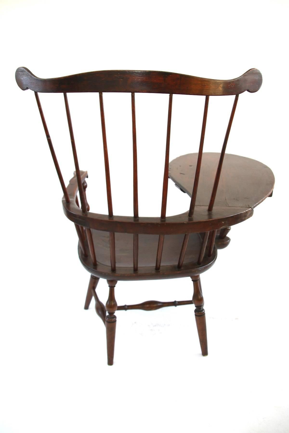 American Colonial 18th Century New York Comb Back Writing Arm Windsor Chair For Sale