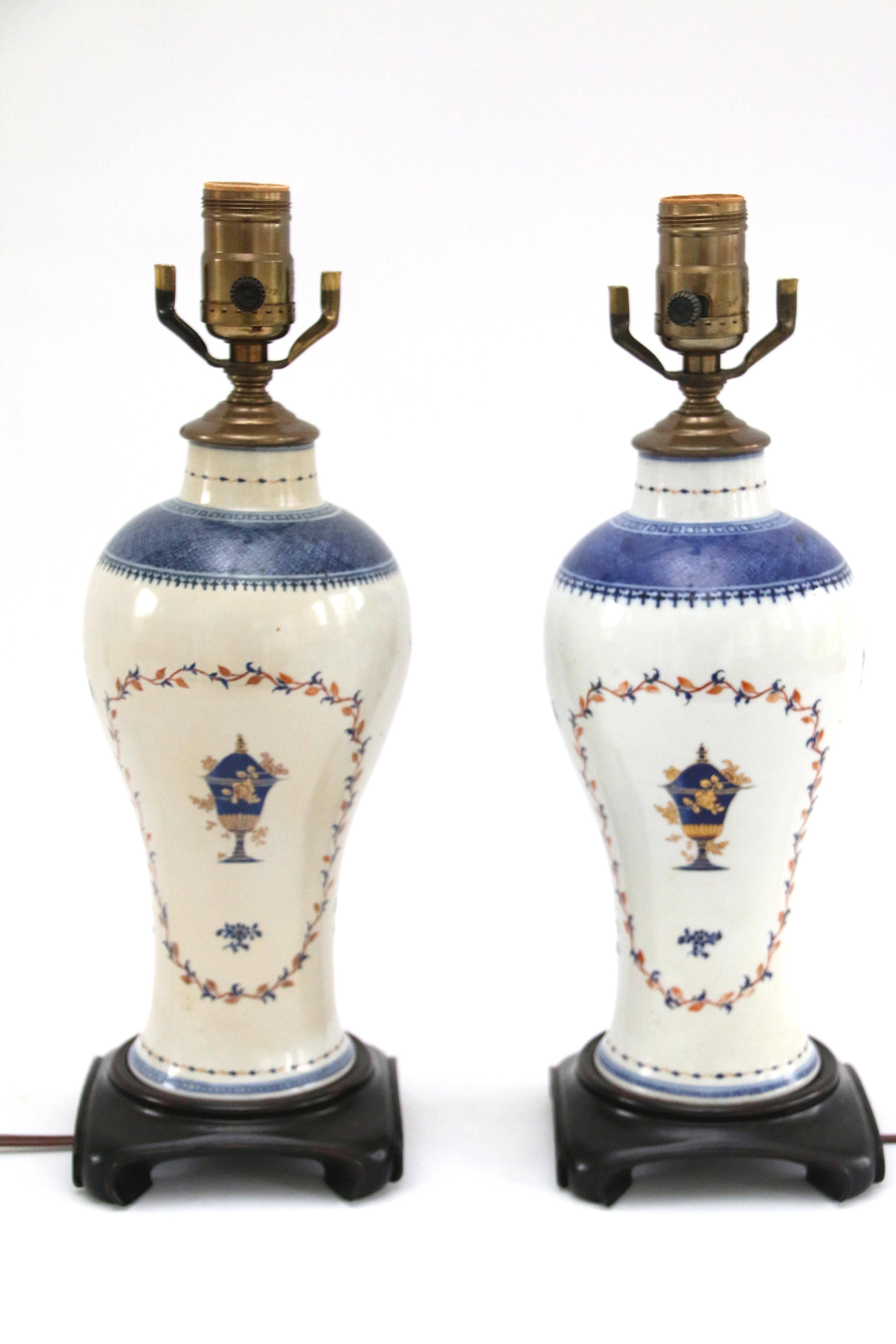 Pair of 18th Century Chinese Porcelain Lamps For Sale 1