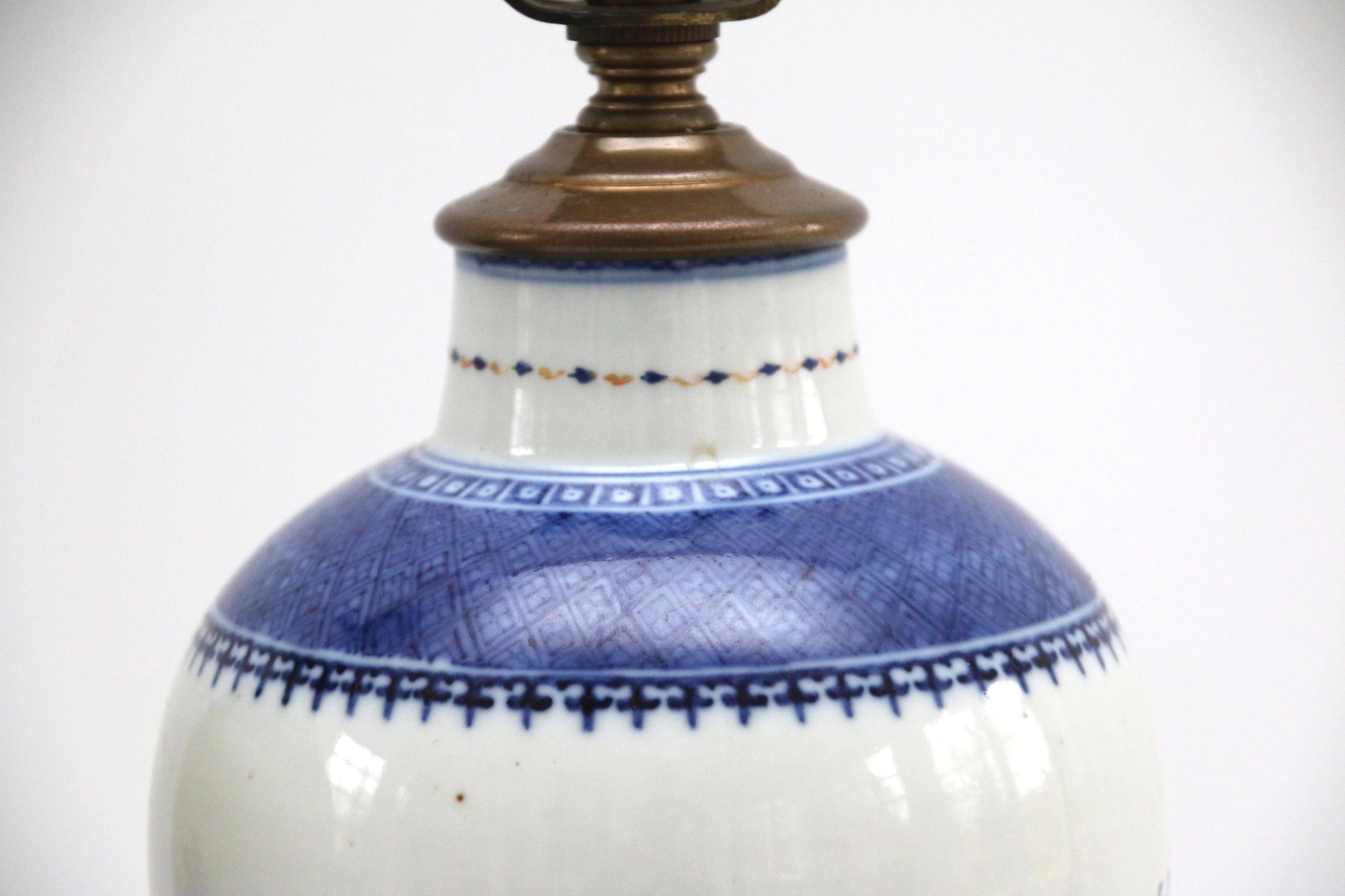 Pair of 18th Century Chinese Porcelain Lamps For Sale 2