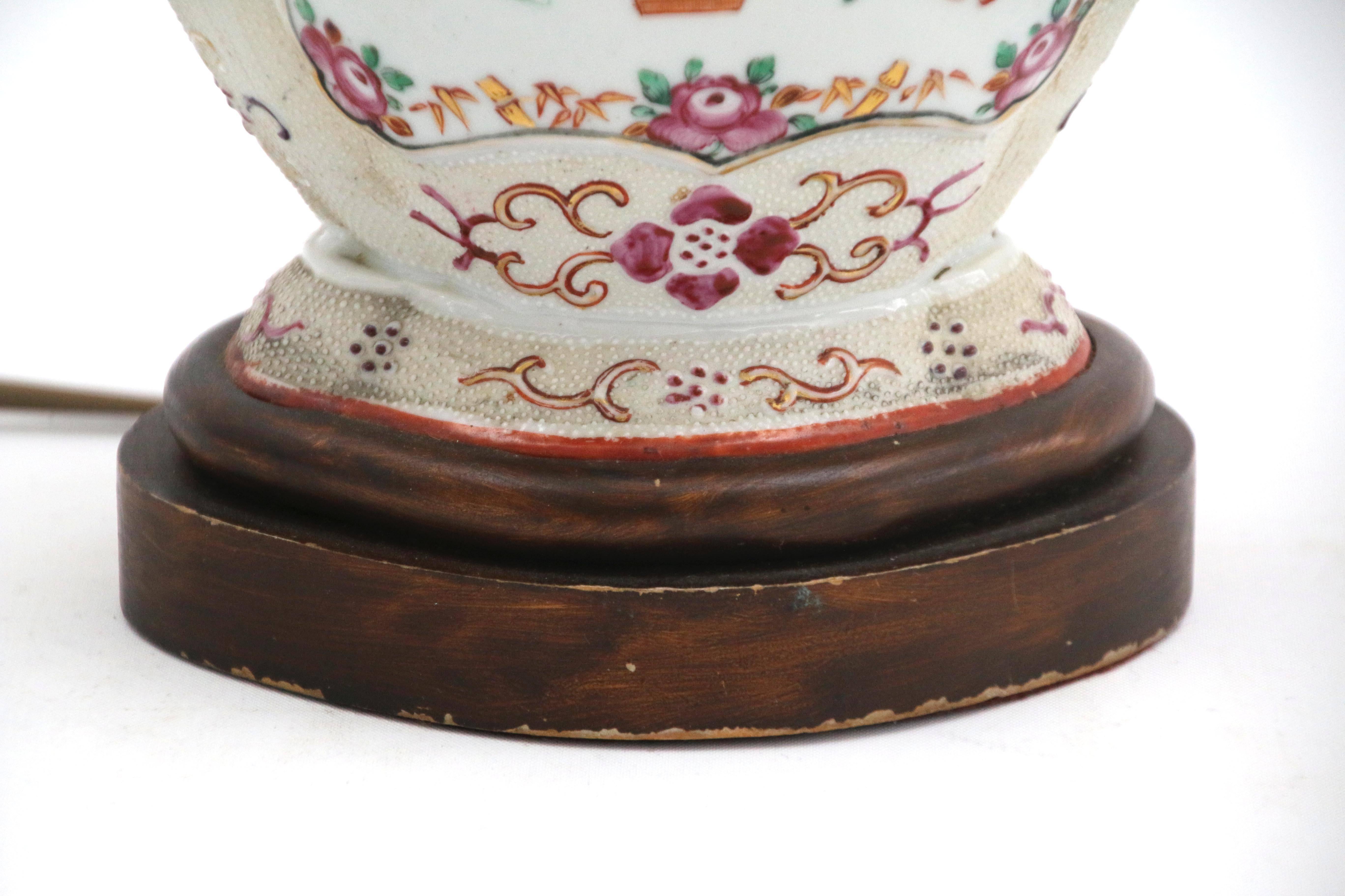 Chinese Export 18th Century Chinese Porcelain Lamp For Sale