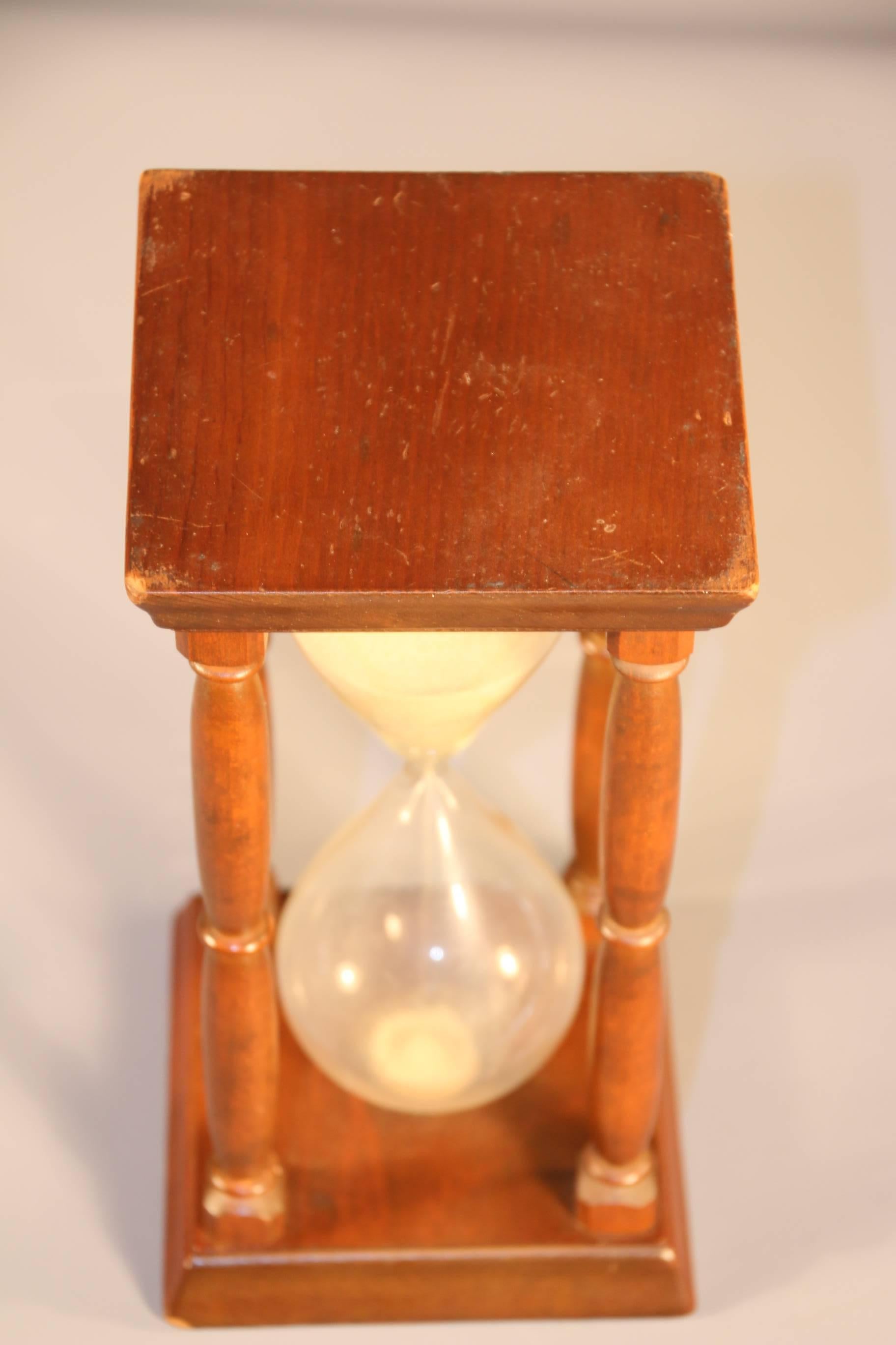 Late 19th Century Sand-Filled Hourglass In Excellent Condition For Sale In Woodbury, CT