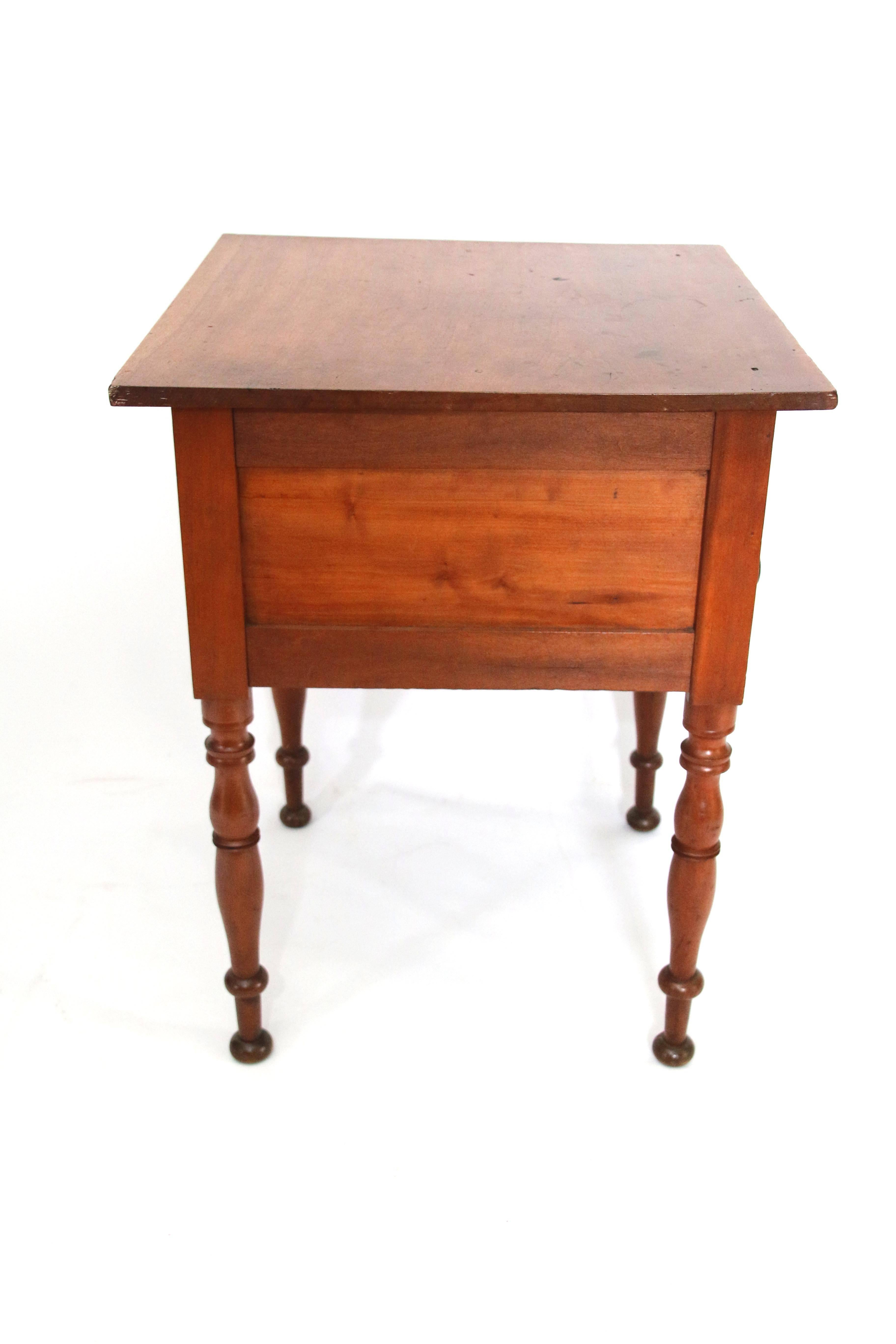 Early 19th Century Sheraton Two-Drawer Cherry Work Table For Sale 1