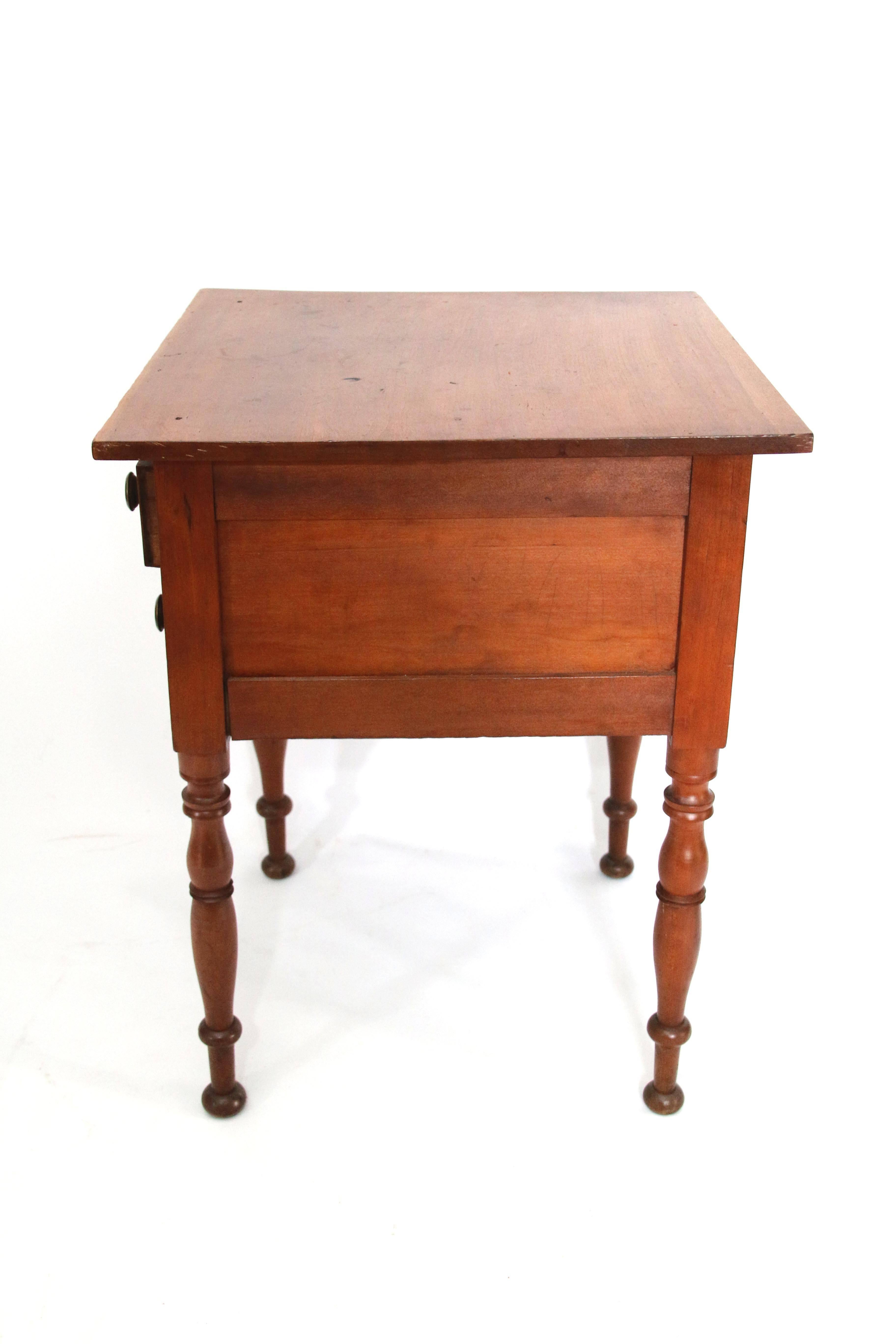 Early 19th Century Sheraton Two-Drawer Cherry Work Table For Sale 4