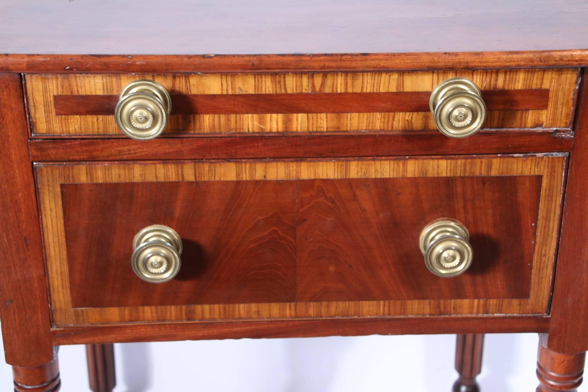 19th Century New England Sheraton Mahogany and Cherry Two-Drawer Stand In Good Condition For Sale In Woodbury, CT
