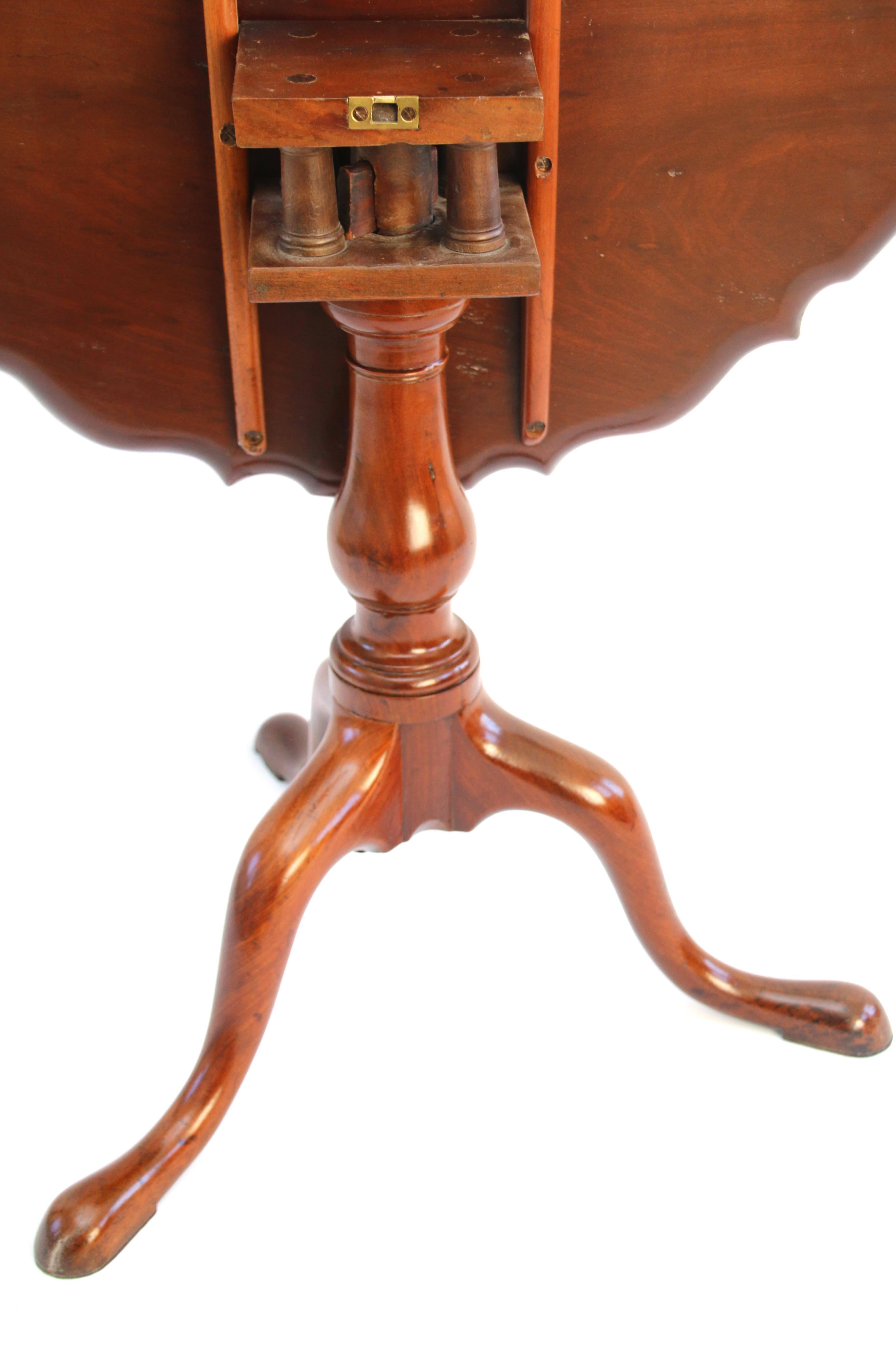 18th Century, Chippendale Cuban Mahogany Pie Crust Tea Table For Sale 3