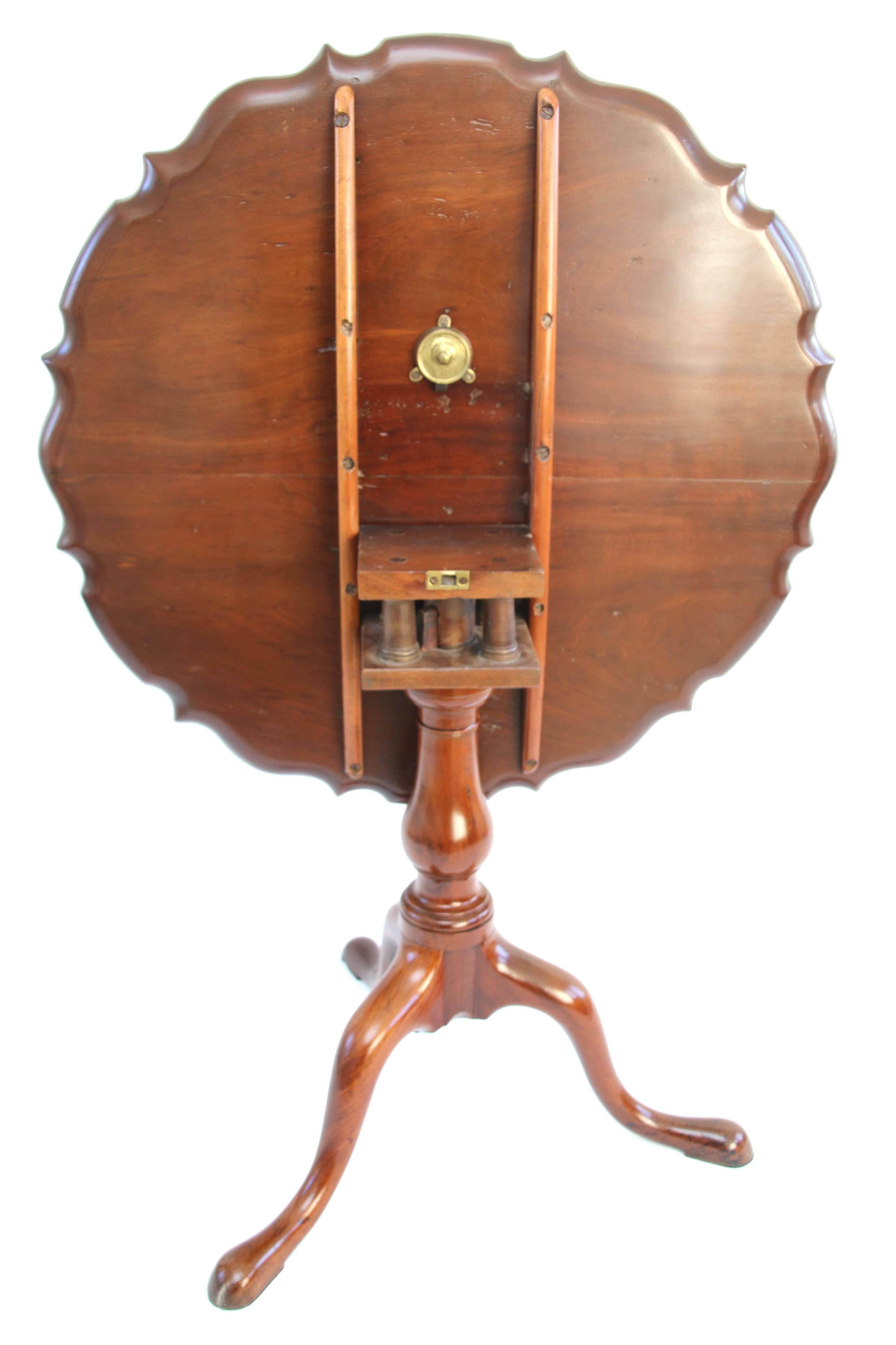 18th Century, Chippendale Cuban Mahogany Pie Crust Tea Table For Sale 4