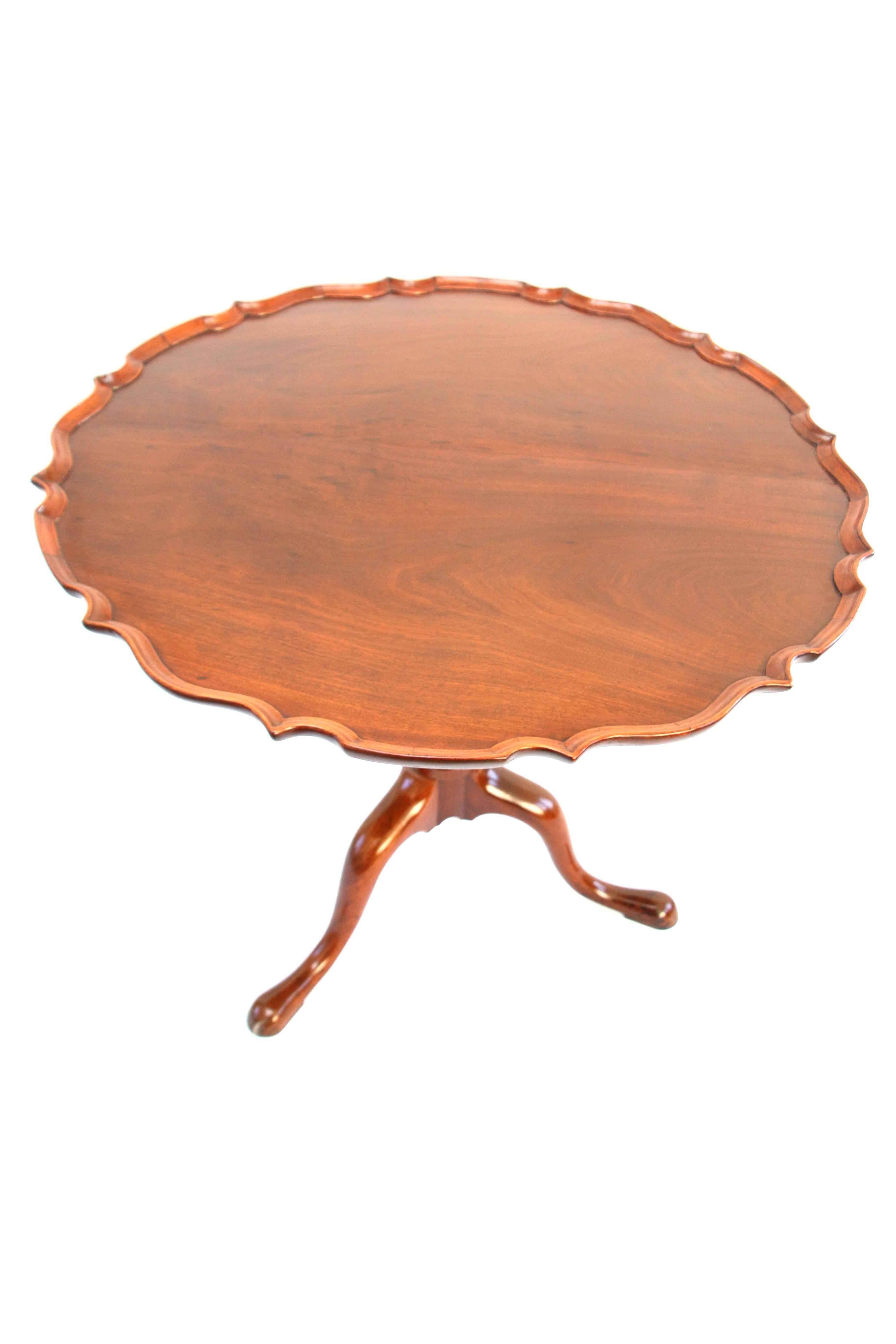 18th Century, Chippendale Cuban Mahogany Pie Crust Tea Table For Sale 6