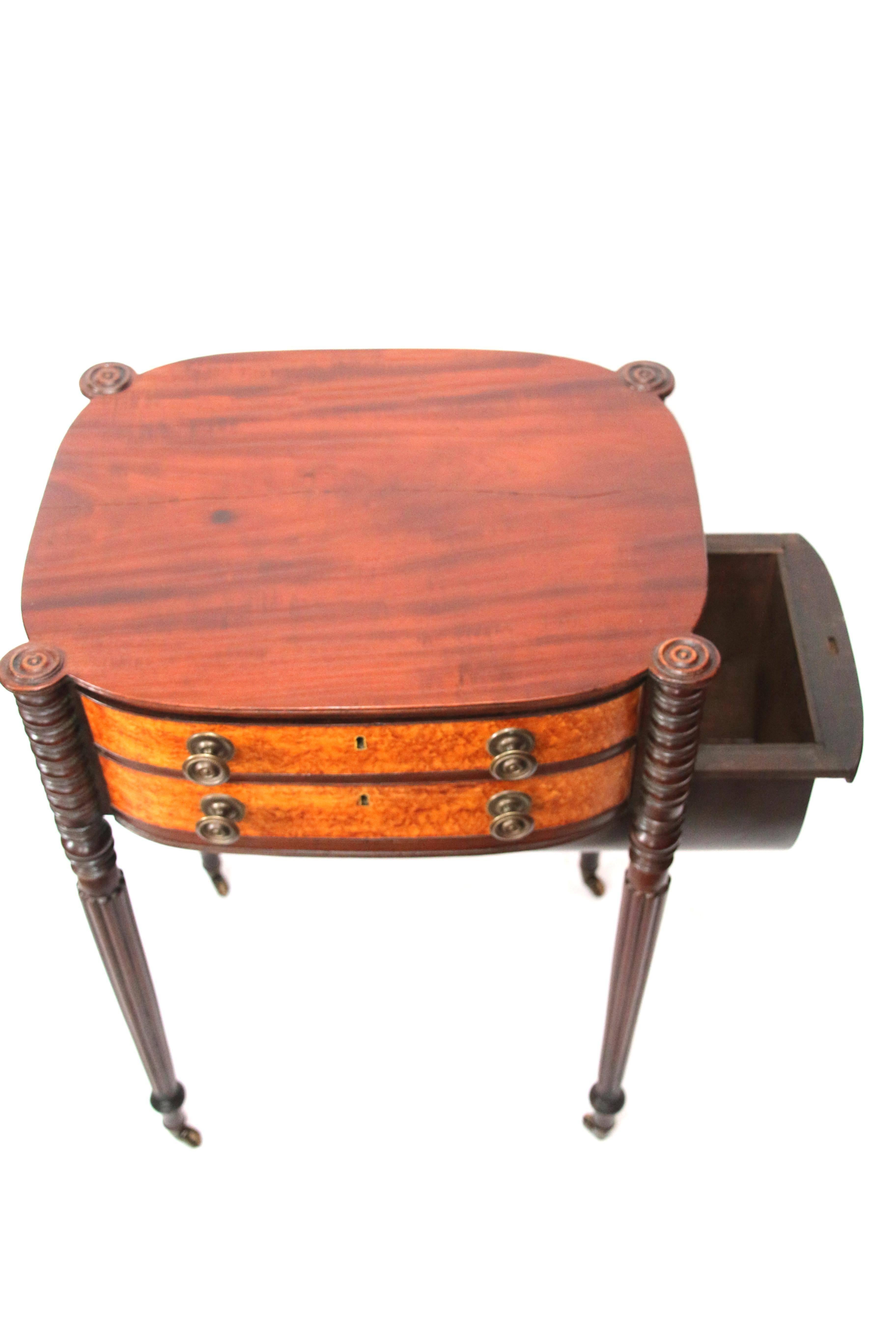American 19th Century Federal Mahogany and Bird's-Eye Maple Sewing Stand For Sale