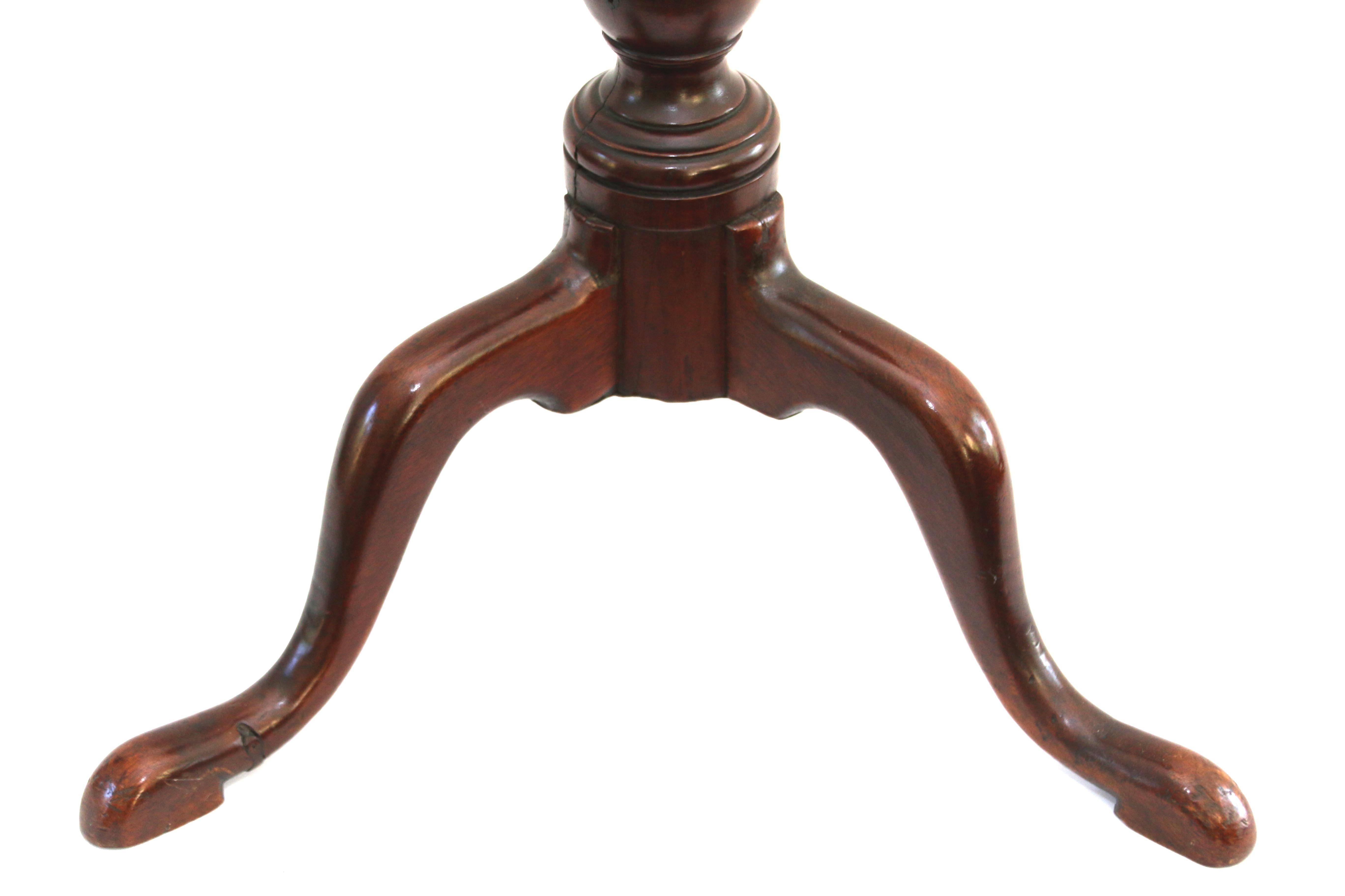 Queen Anne Philadelphia Mahogany Queen-Anne Dish-Top Birdcage Candlestand For Sale