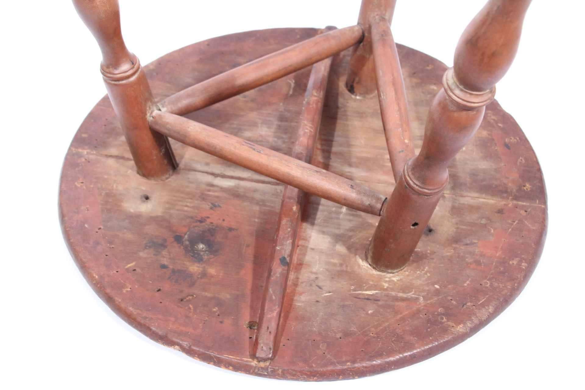 18th Century Red Painted Pennsylvania Windsor Table In Excellent Condition For Sale In Woodbury, CT