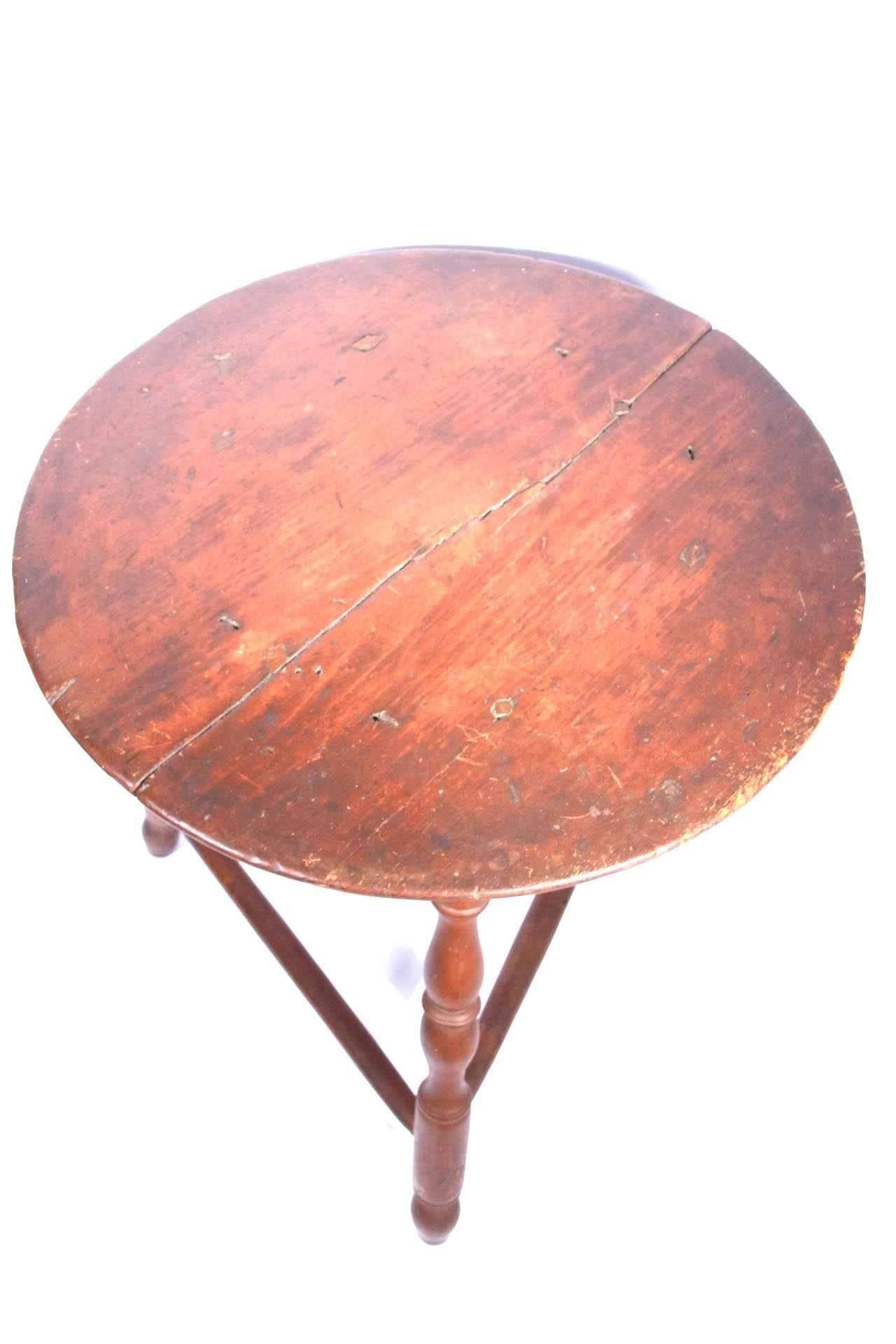 18th Century Red Painted Pennsylvania Windsor Table For Sale 1