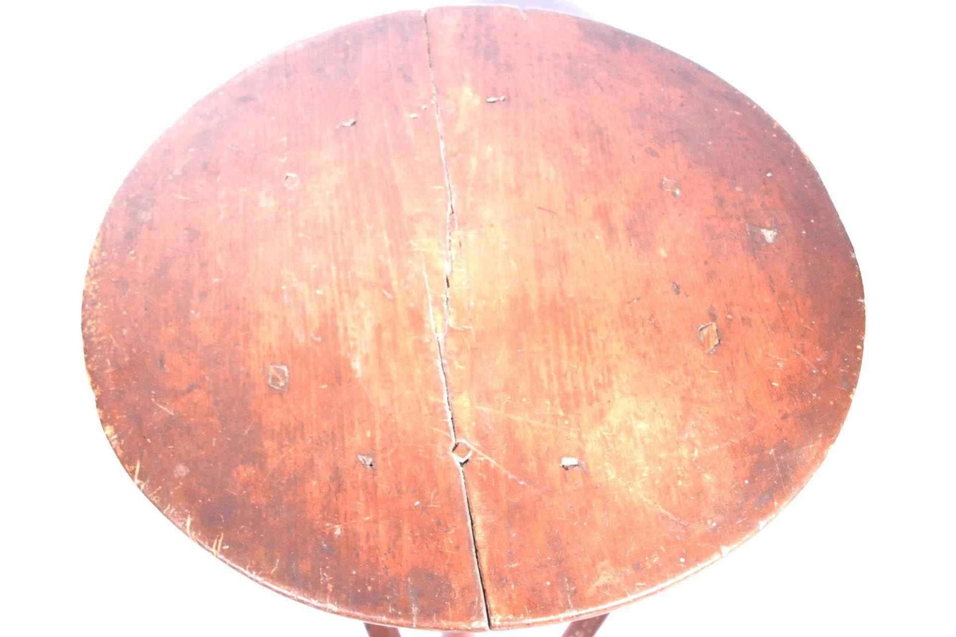 18th Century Red Painted Pennsylvania Windsor Table For Sale 2