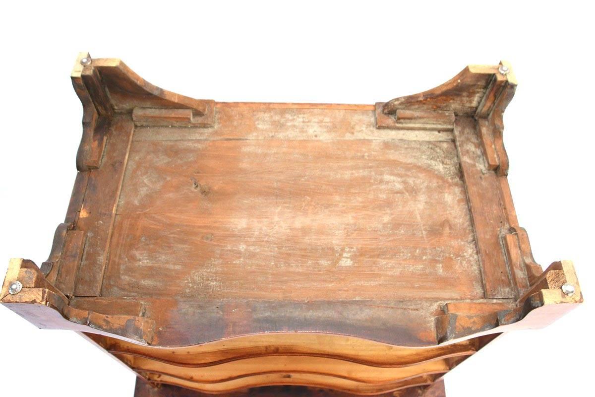 Diminutive Massachusetts Chippendale Reverse Serpentine Chest of Drawers For Sale 4