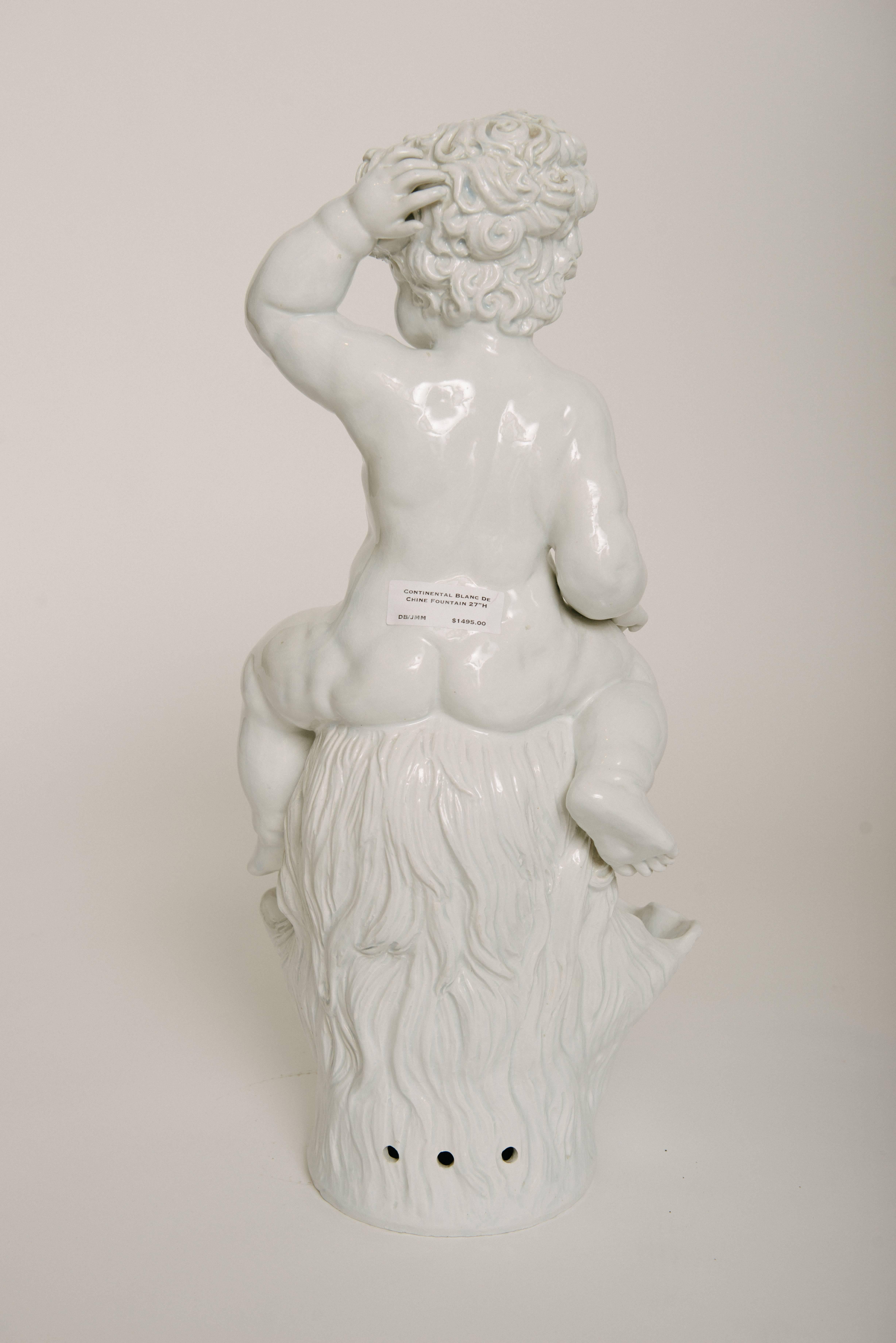 20ième siècle Bol de fontaine Putti Lion en céramique blanche en vente