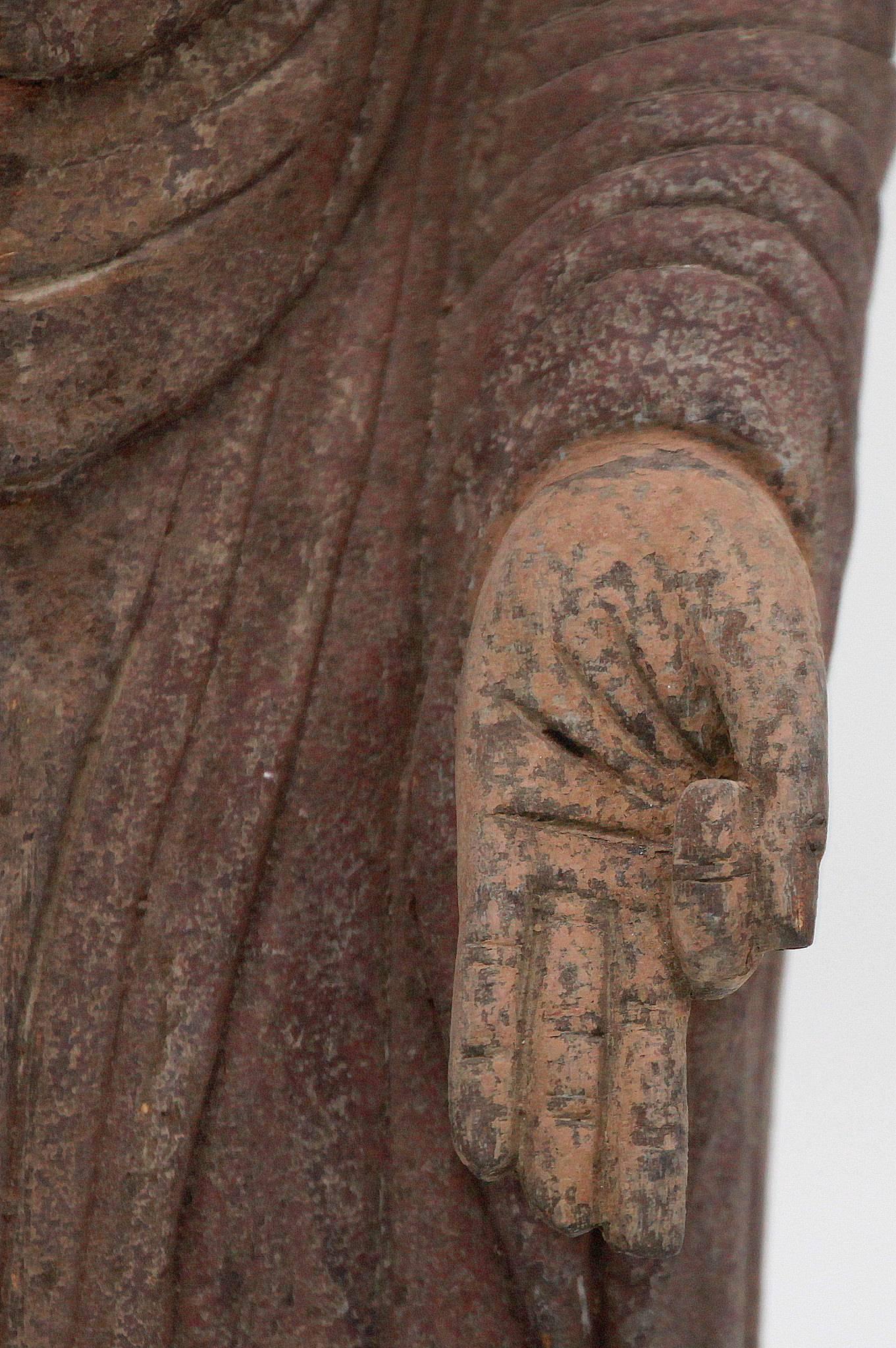 Geschnitzte polychrome stehende Buddha-Figur, Buddha-Figur (Chinesisch) im Angebot