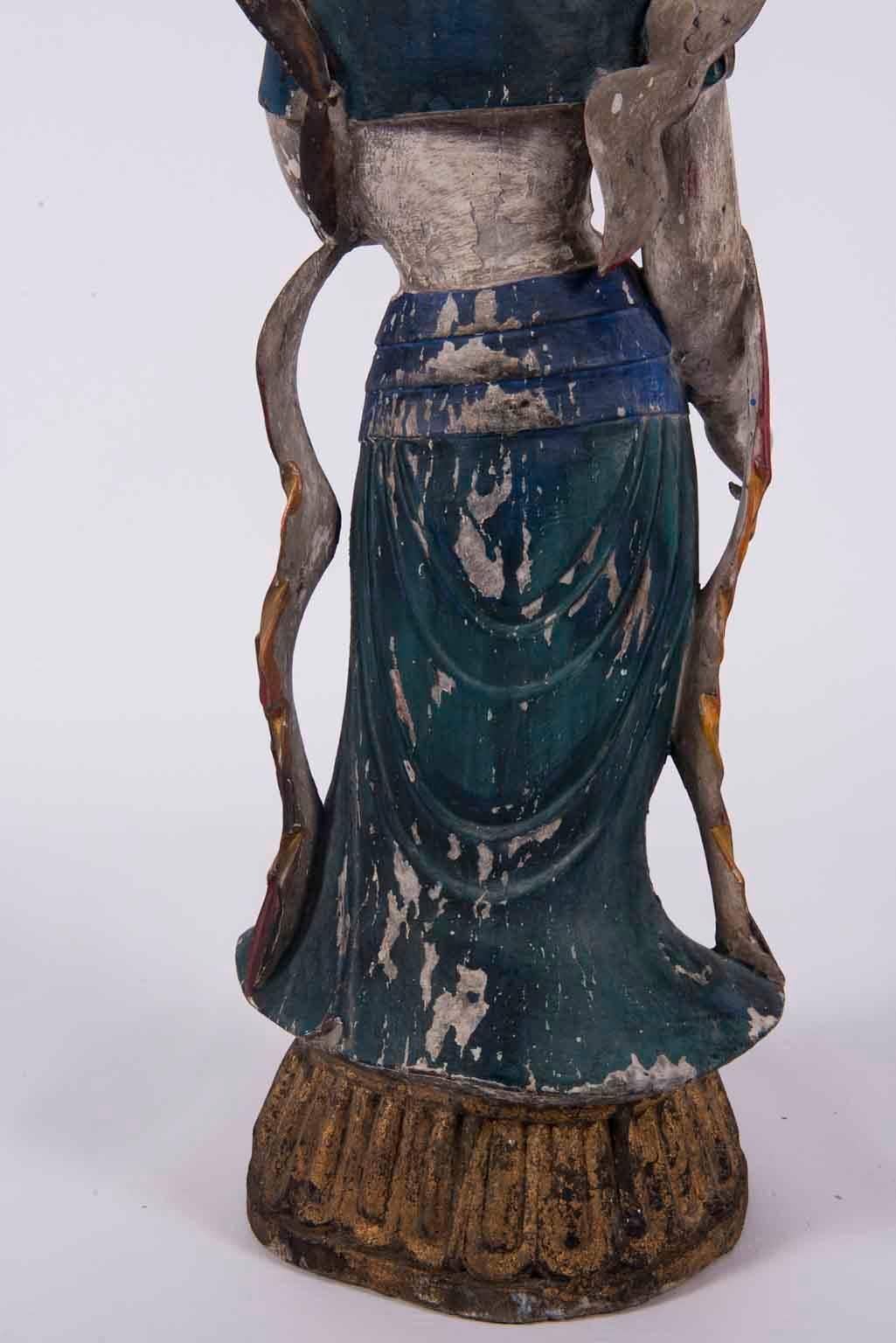 Guan Yin sculpté du XXe siècle en vente 2