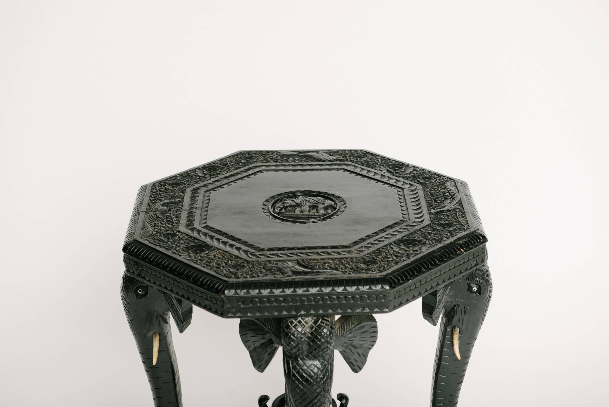 Wood Early 20th Century Anglo-Indian Carved Elephant Table