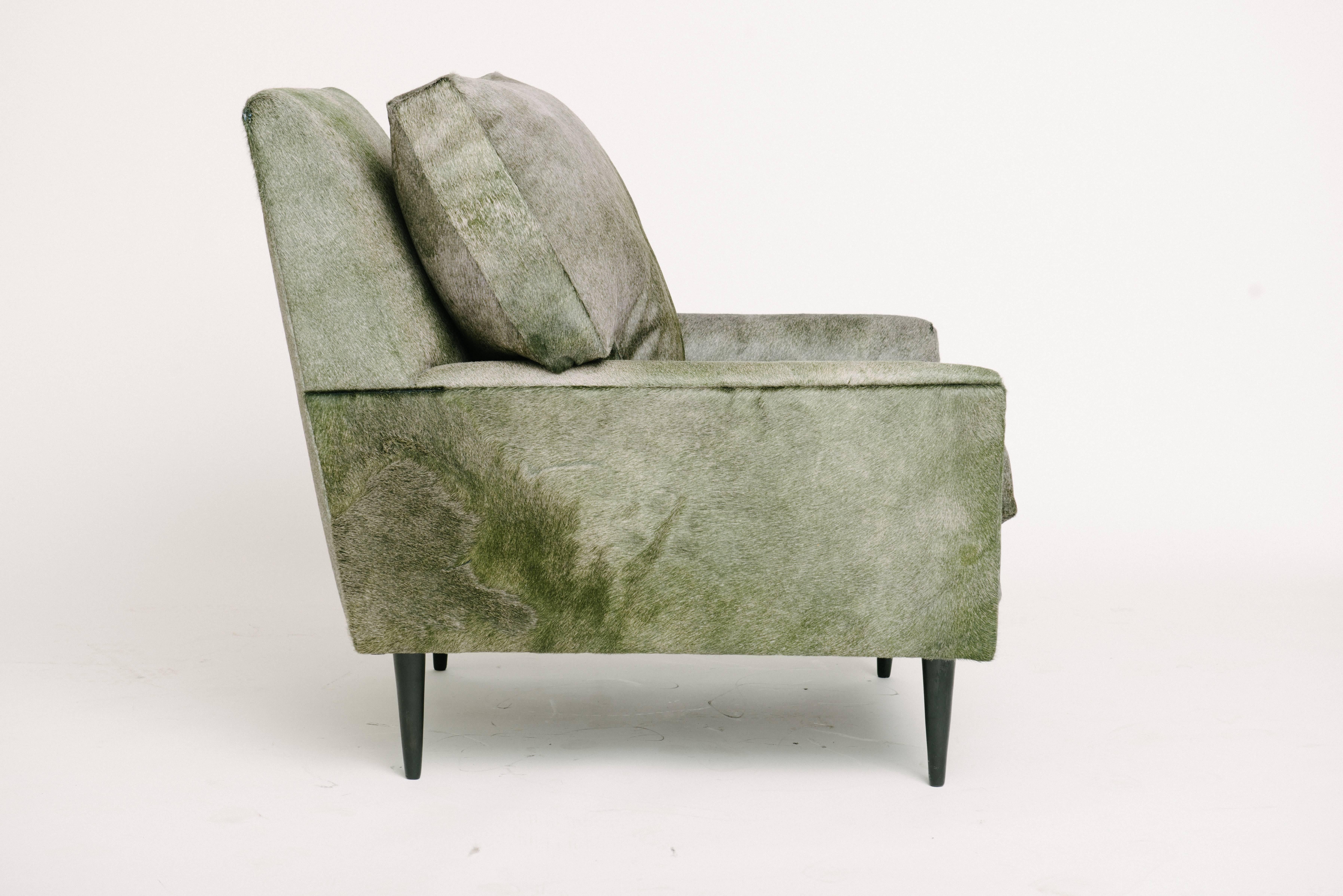 Chair and ottoman by Milo Baughman for Thayer Coggin. Newly upholstered in an acid dyed Italian hair hide.

Chair: 30in W, 36in D, 33in H, 18.75in SH.
Ottoman: 25in W, 25in D, 18in H.

Overall length of chair and ottoman pushed together is 62