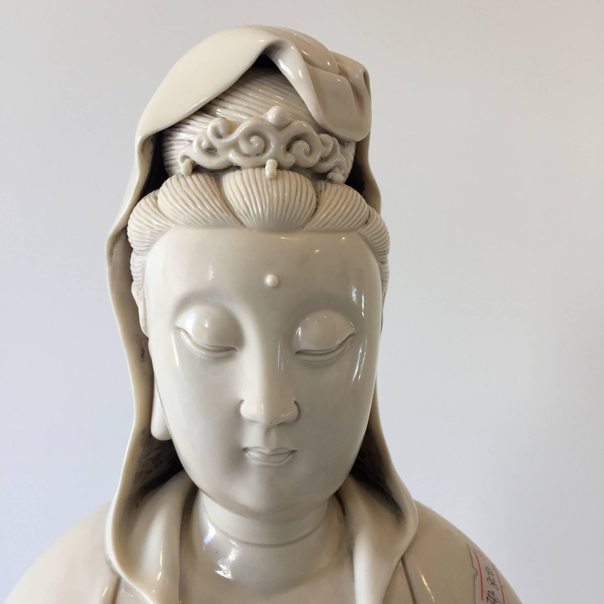 20th Century Blanc de Chine Guanyin In Good Condition For Sale In Houston, TX