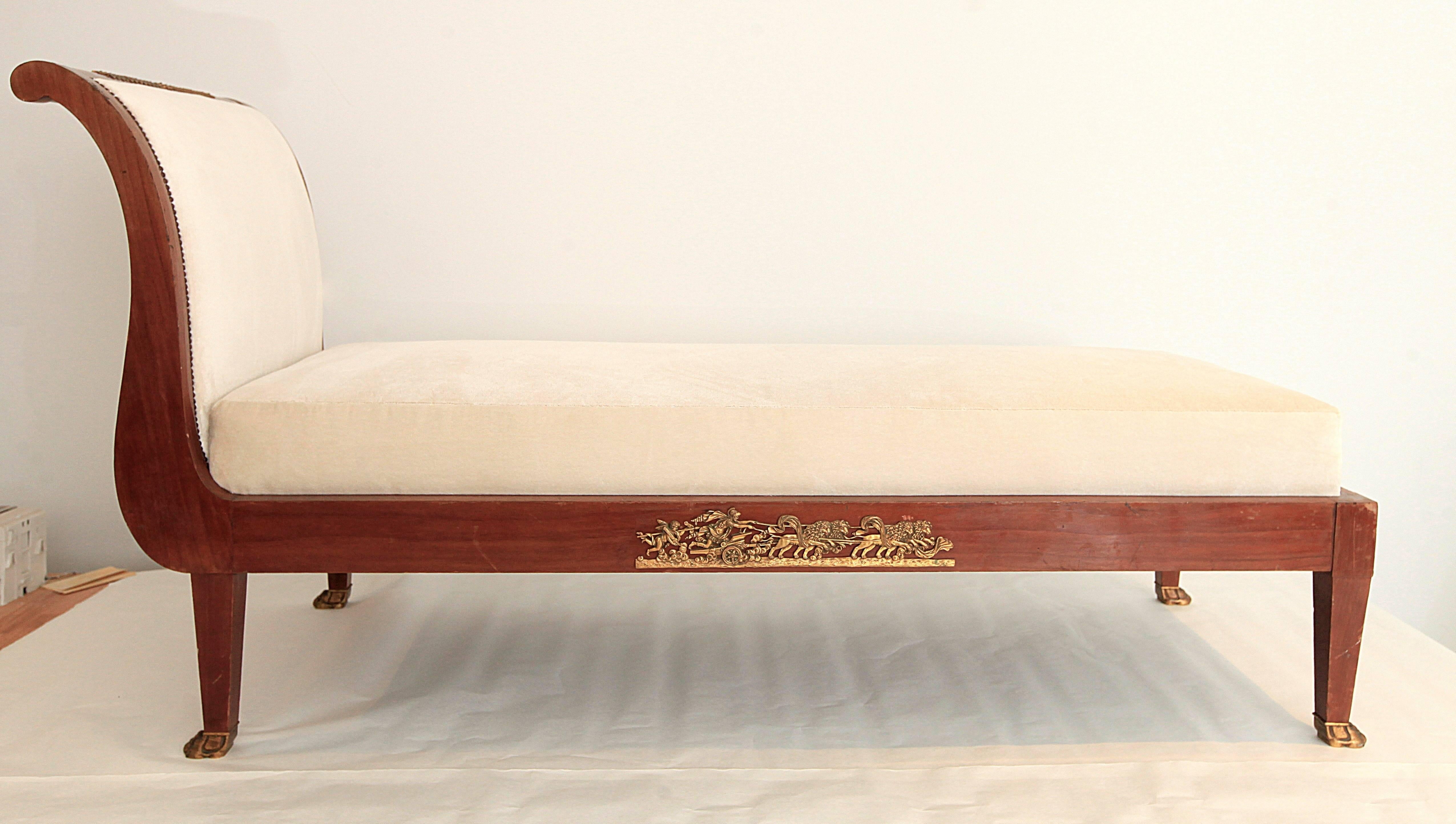 A beautiful mahogany French Empire chaise with wonderful Roman inspired ormolu. This chaise has been newly upholstered in a luxurious creamy ecru cashmere-silk velvet.

Overall dimensions: 26
