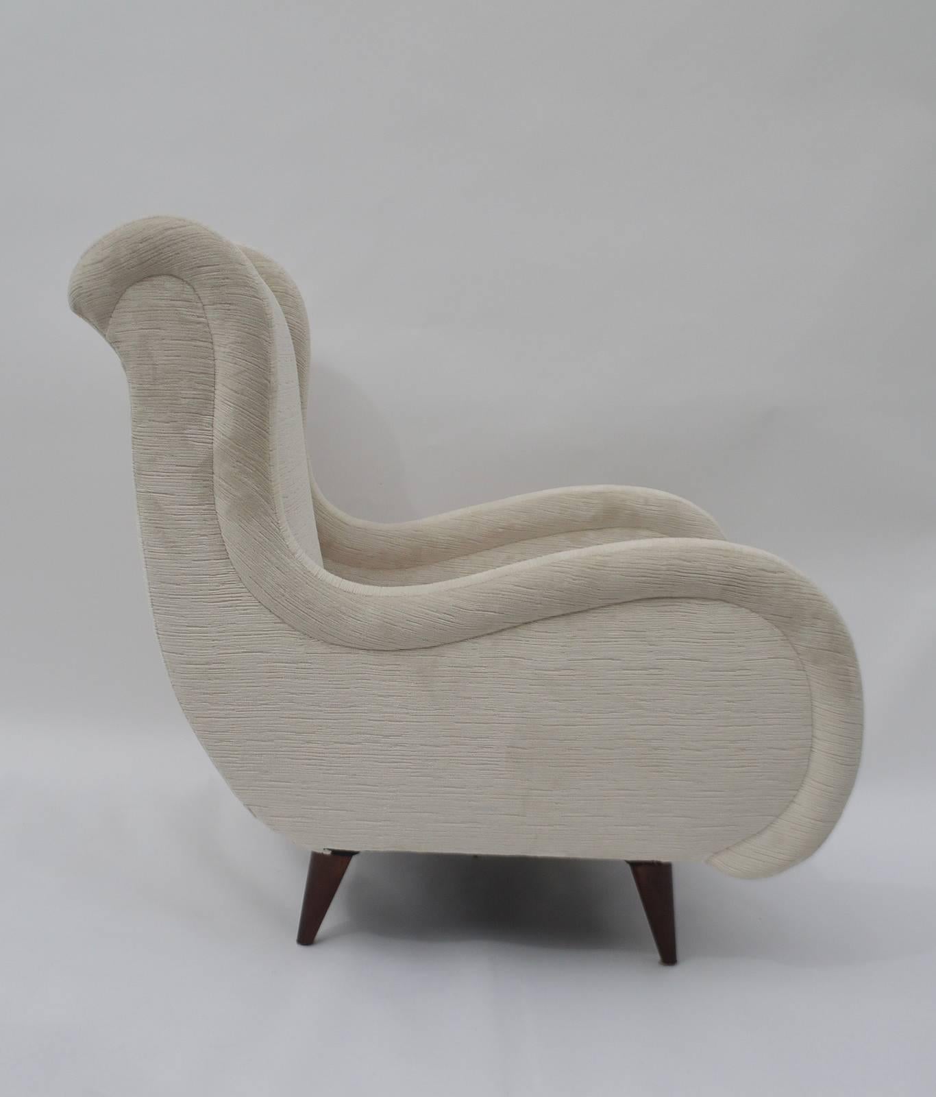 Mid-Century Modern Pair of White Ecru Italian Lounge Chairs