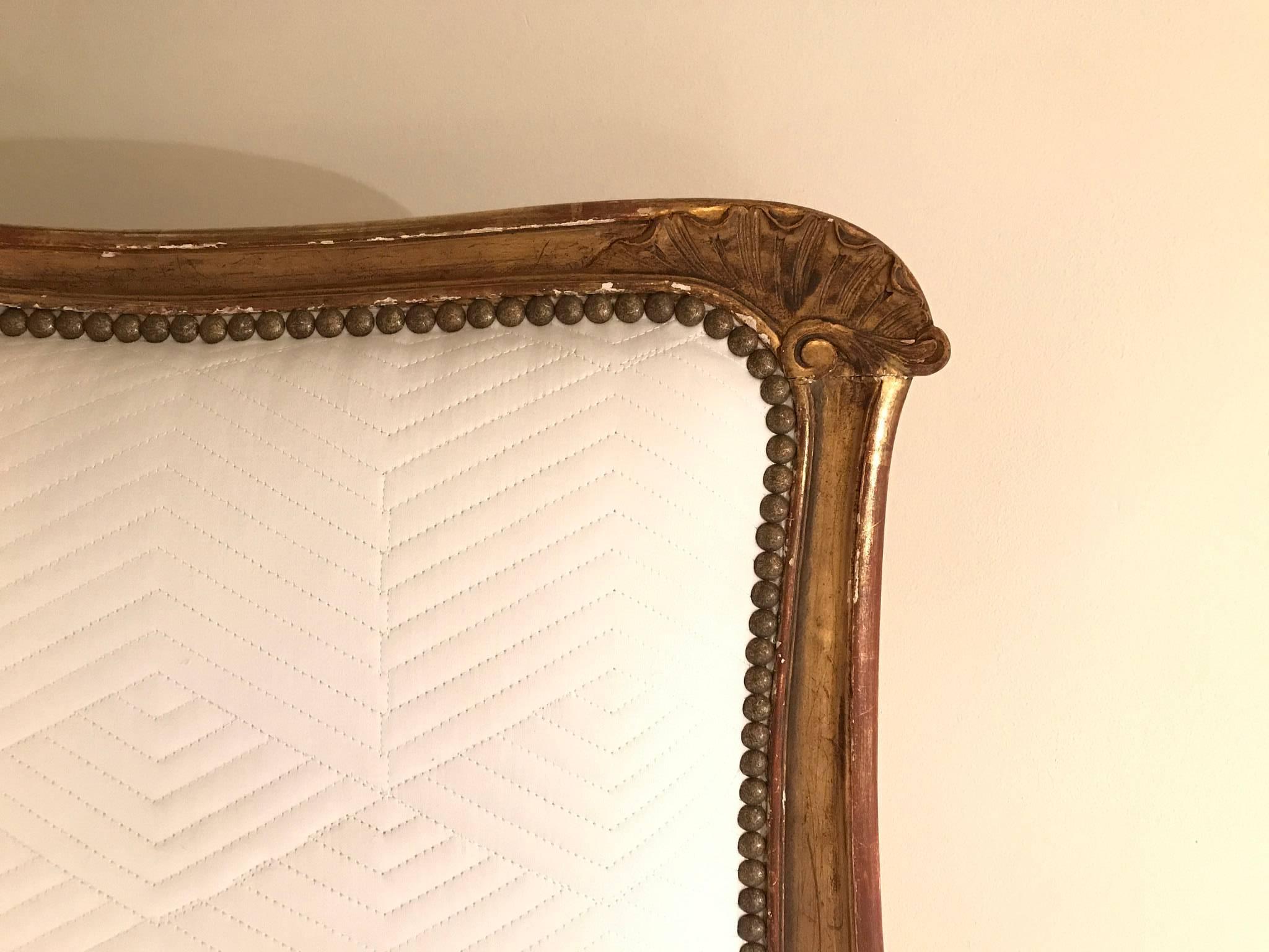 19th Century Louis XV Style Giltwood Canapé In Excellent Condition In Houston, TX
