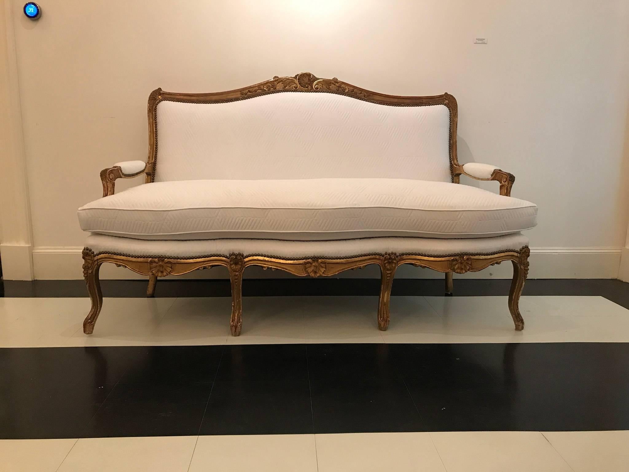 19th Century Louis XV Style Giltwood Canapé 2