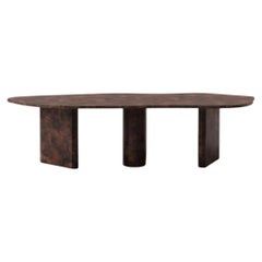 LANGHAM - Table de salle à manger sculpturale en loupe de noyer ; plaquée avec une finition ultra-brillante