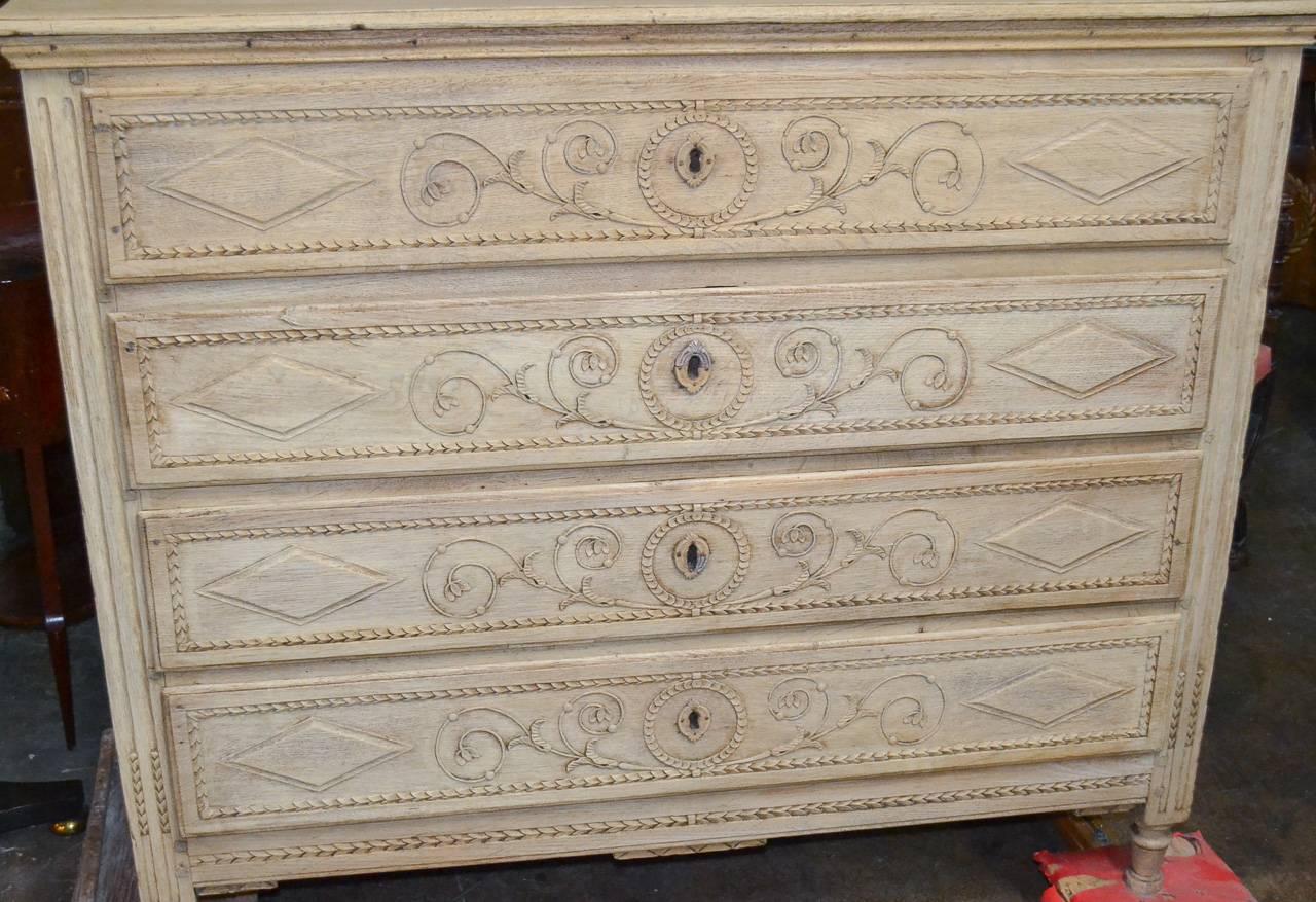 Wonderful 18th century French Louis XVI four-drawer bleached oak chest. Having lovely detailed carved drawer fronts in foliate and banded motif, a beautiful bleached finish patina and resting on tapered legs. 
