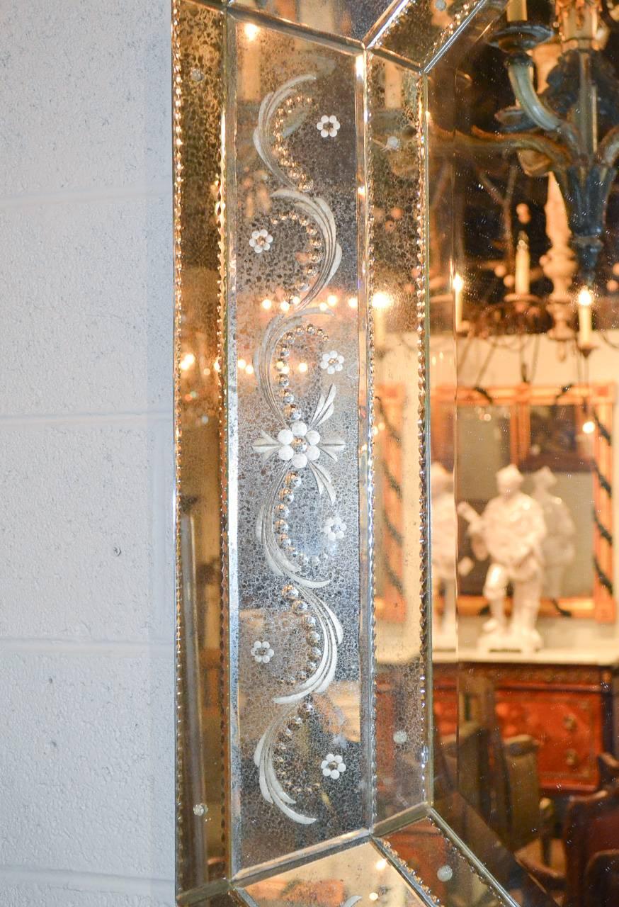 Excellent Pair of Venetian Octagonal Mirrors In Good Condition In Dallas, TX