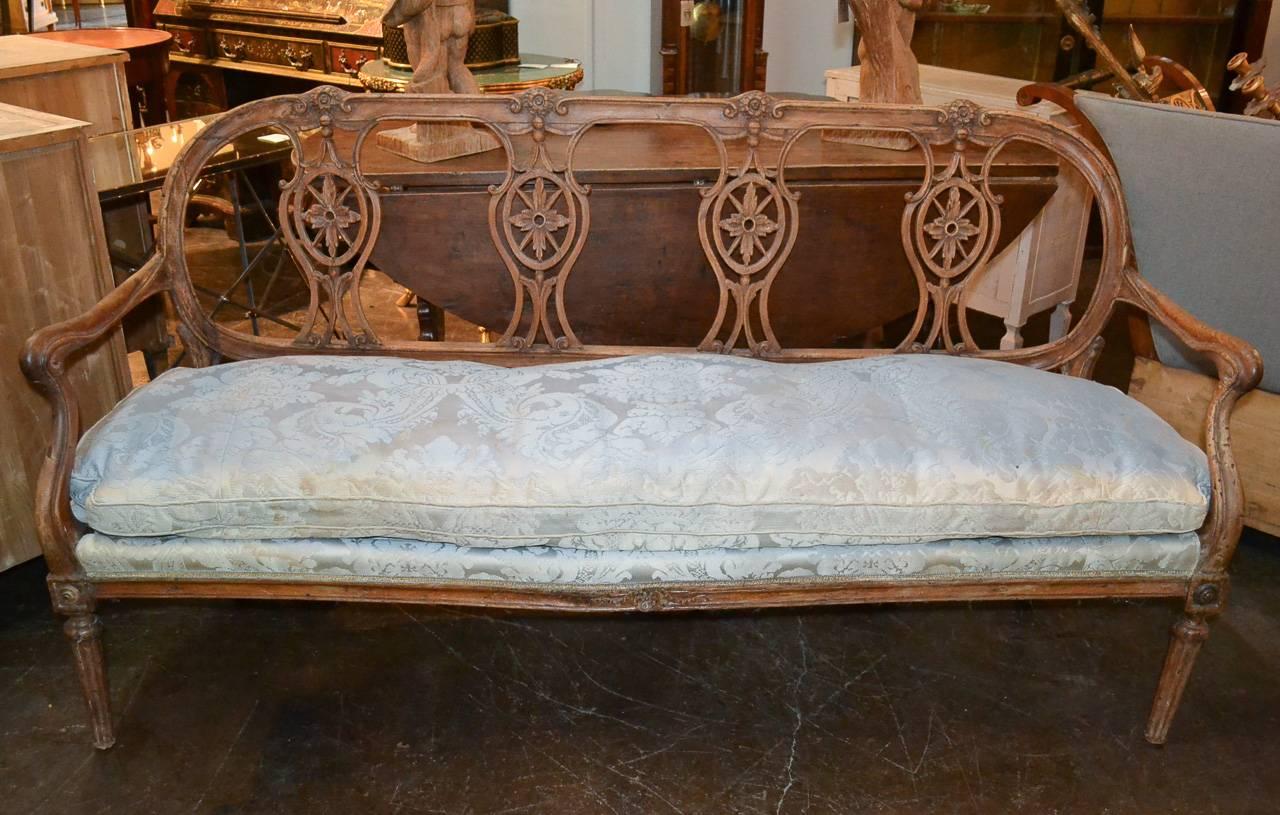 19th Century French Carved Settee In Good Condition In Dallas, TX