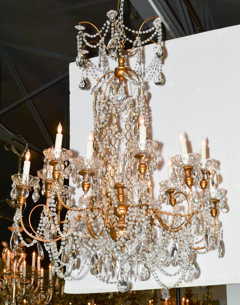 Early 20th Century Superb Italian Beaded and Giltwood Chandelier