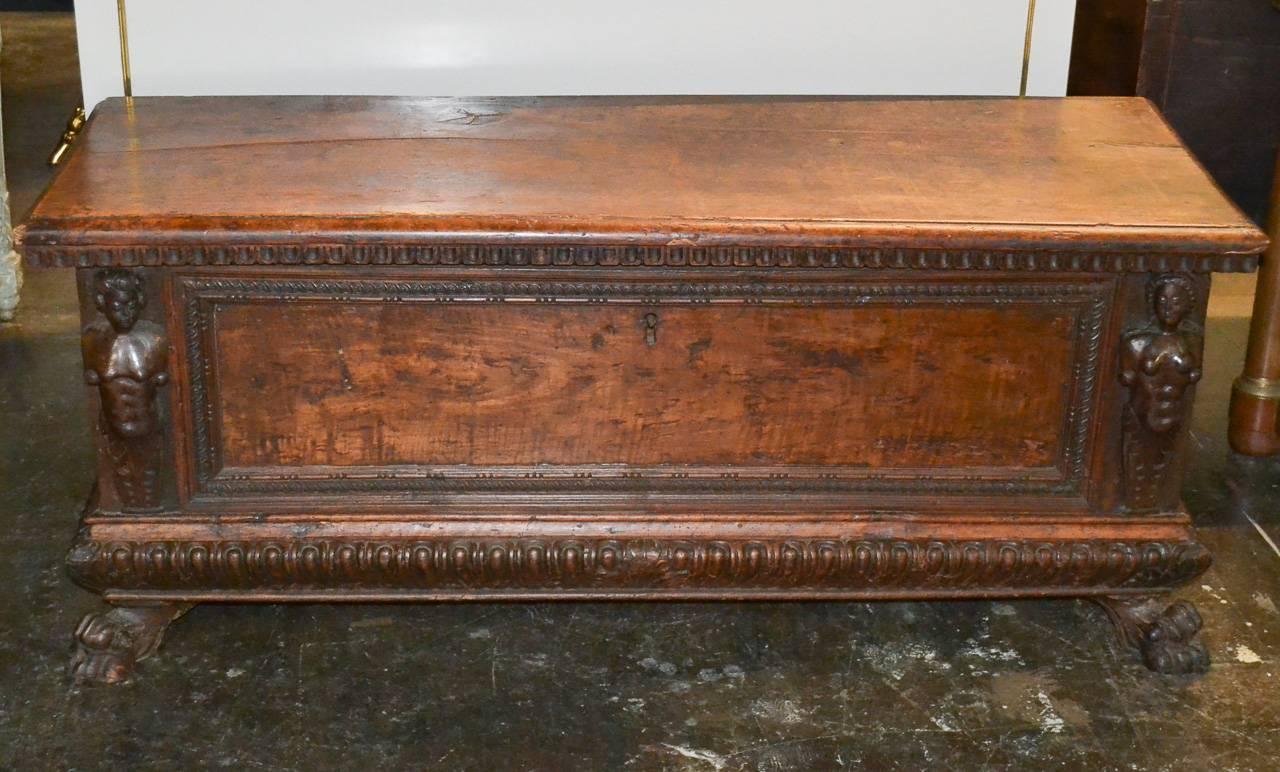 Handsome 18th Century Italian Cassone In Good Condition In Dallas, TX