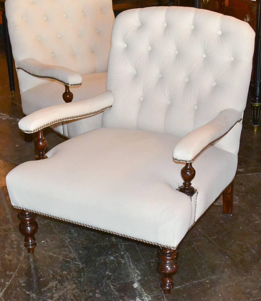 Great Pair of English Club Chairs 3