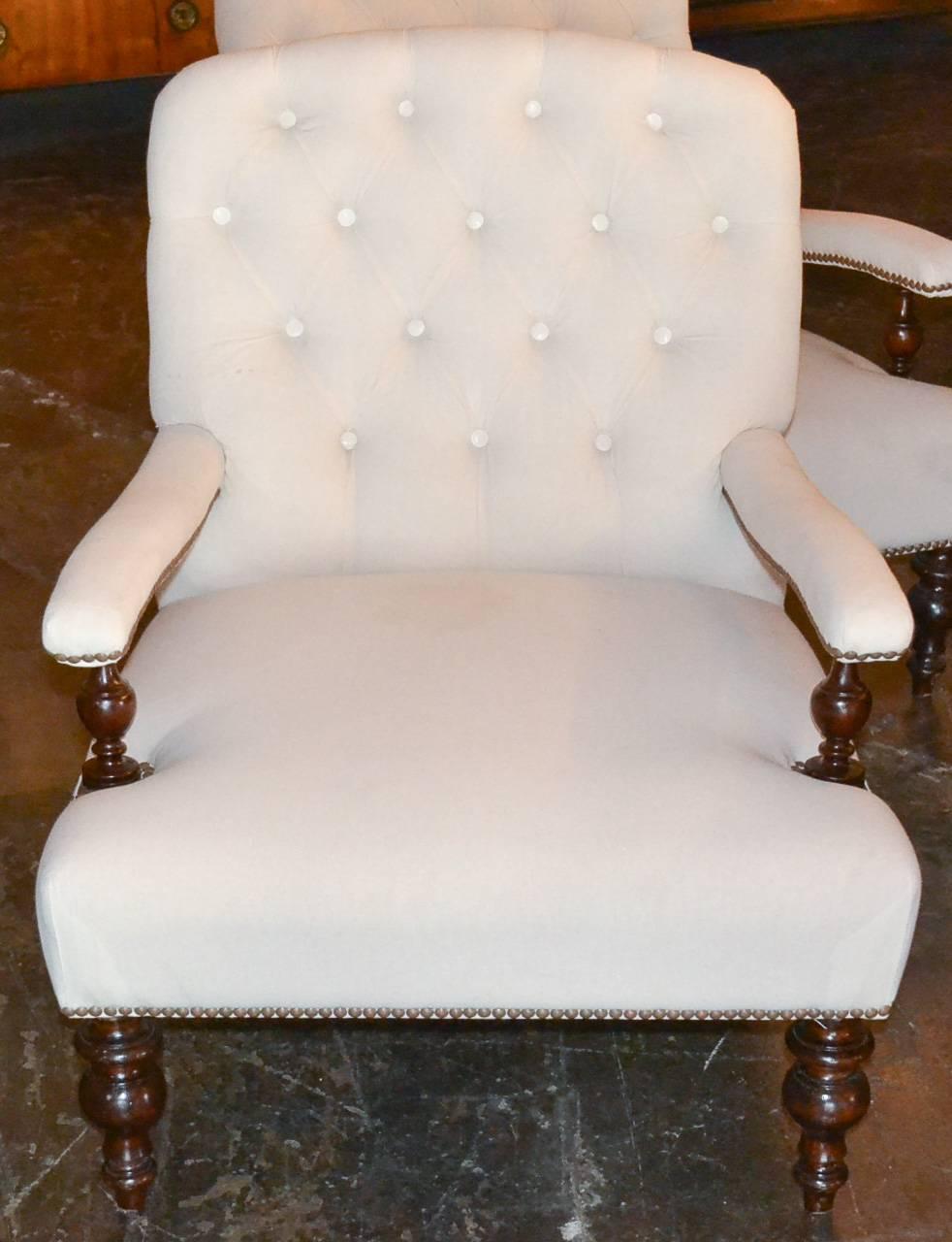 Great Pair of English Club Chairs In Good Condition In Dallas, TX