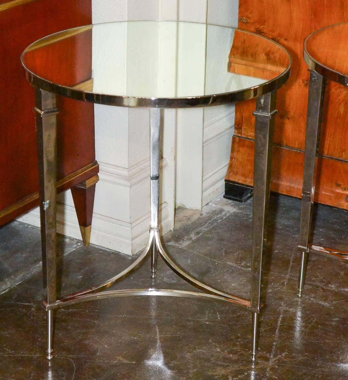 Excellent Pair of Chrome and Mirror Side Tables In Good Condition In Dallas, TX