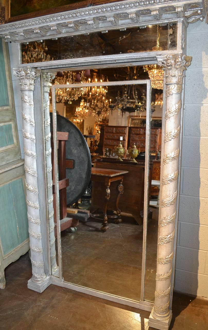 Magnificent 19th Century Corinthian Column Mirror In Good Condition In Dallas, TX