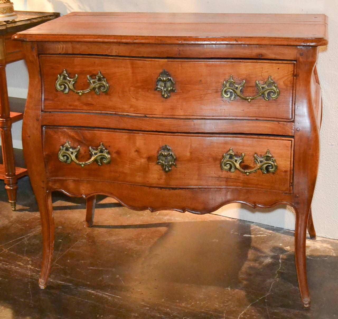 18th Century French Provincial Commode In Good Condition In Dallas, TX