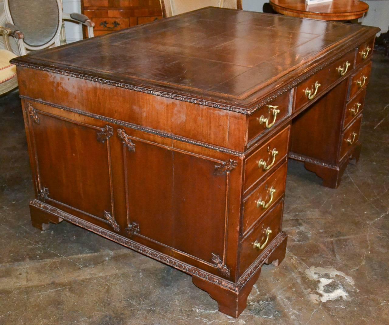 18th Century English Partners Desk In Good Condition In Dallas, TX