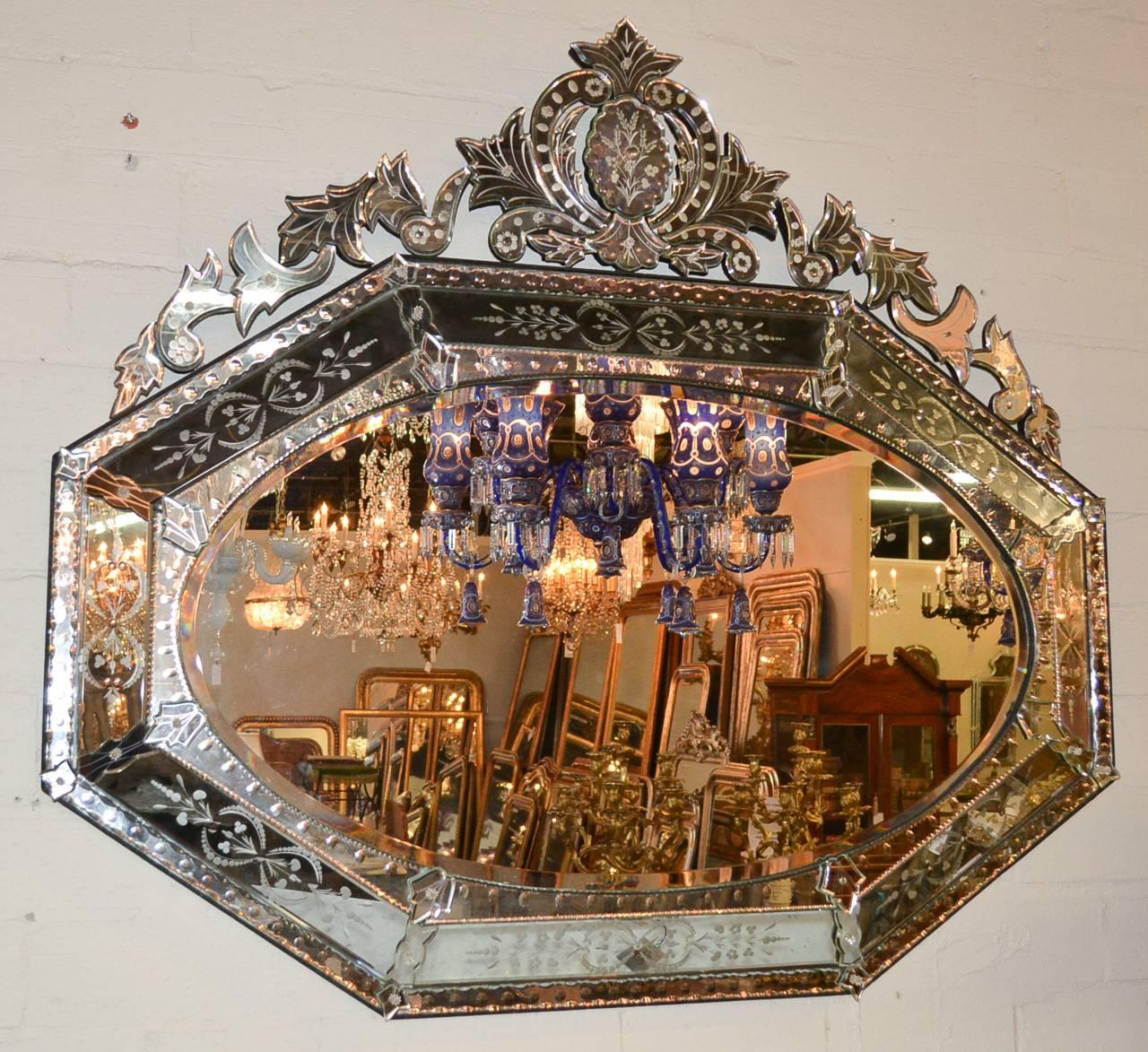 Excellent Oversized Venetian Shaped Mirror In Good Condition In Dallas, TX