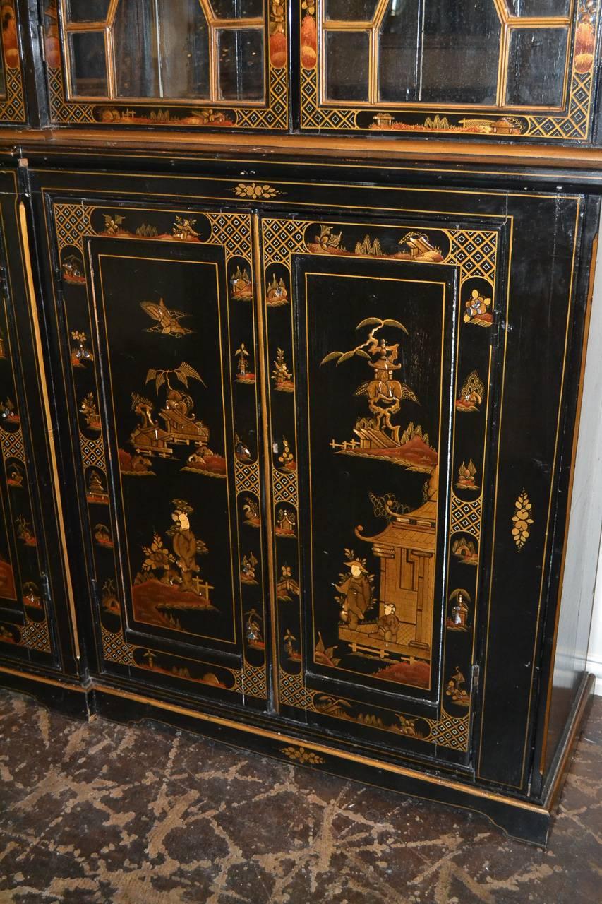 Superb 19th Century English Chinoiserie Breakfront In Good Condition In Dallas, TX