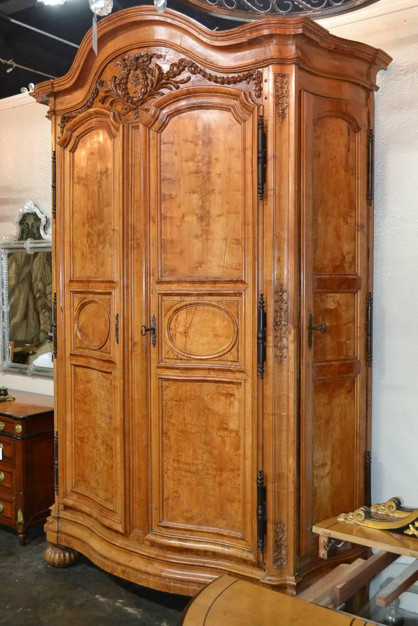 Incredible 18th Century French Armoire from Lyon In Good Condition For Sale In Dallas, TX