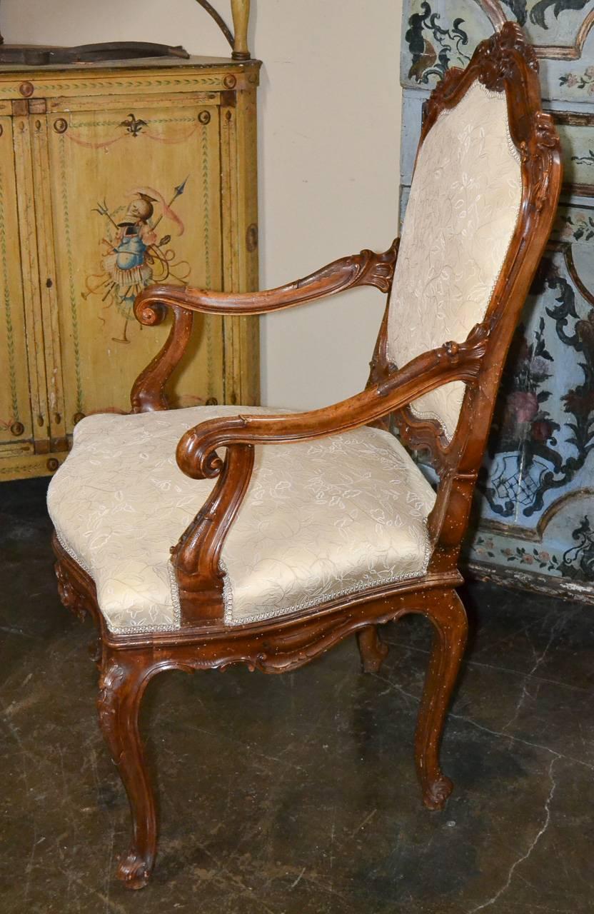 19th Century Pair of French Louis XV Rococo Armchairs 1