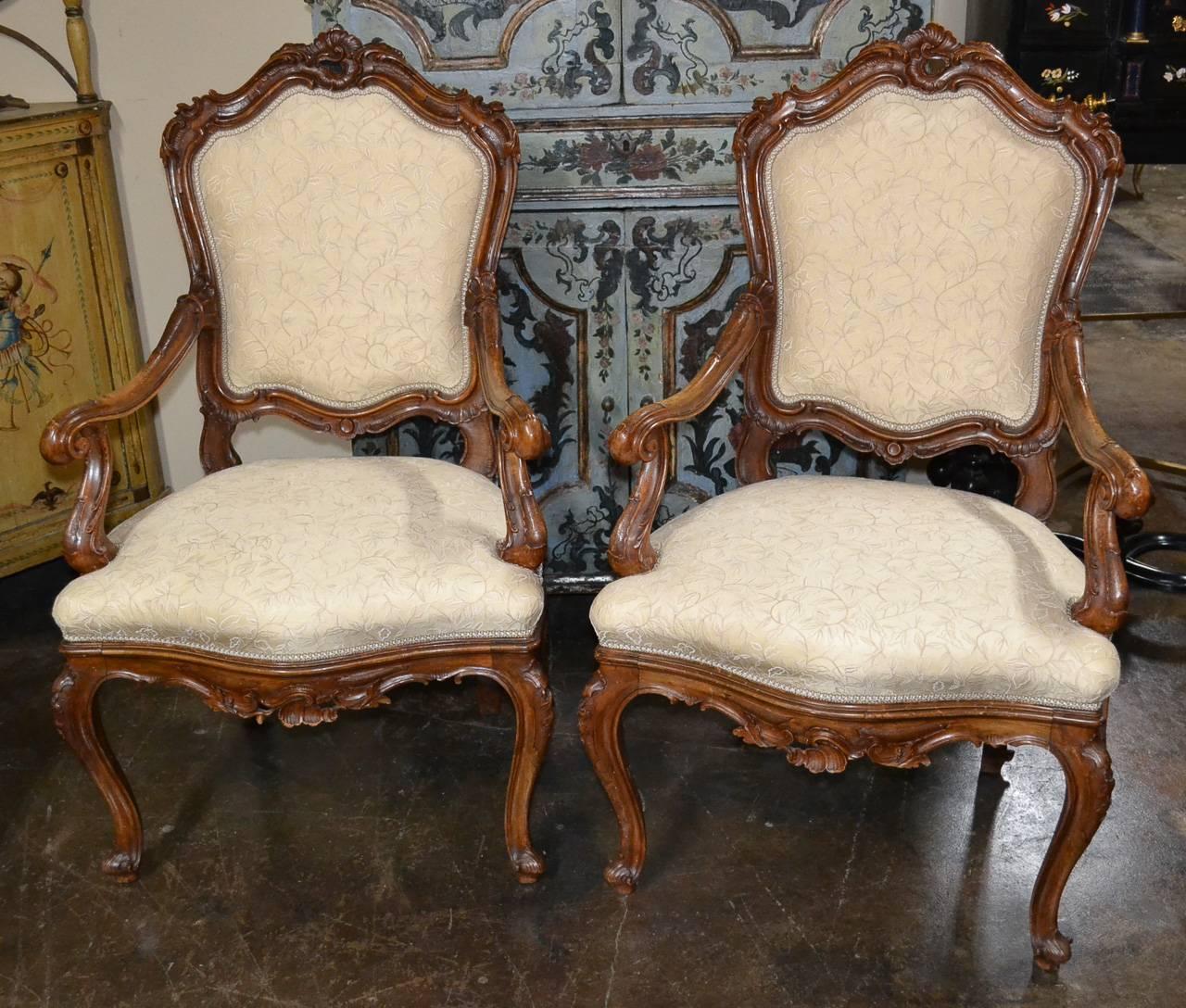 19th Century Pair of French Louis XV Rococo Armchairs 2